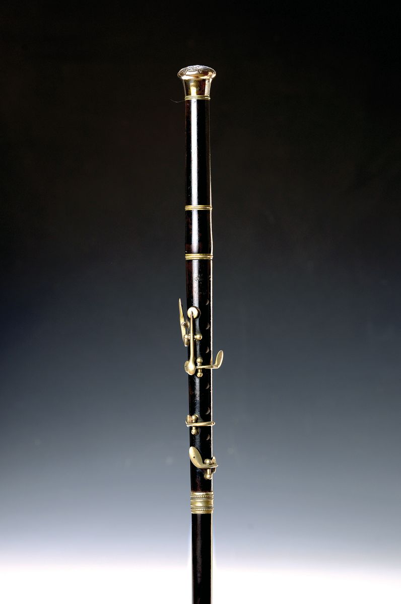 Systemstock mit Querflöte, Fernand Chapelain & Cie., Frankreich, 1890-1917, Holzschuß, 3 -tlg. Querflöte, Klappen versilbert, gravierter Knauf ...