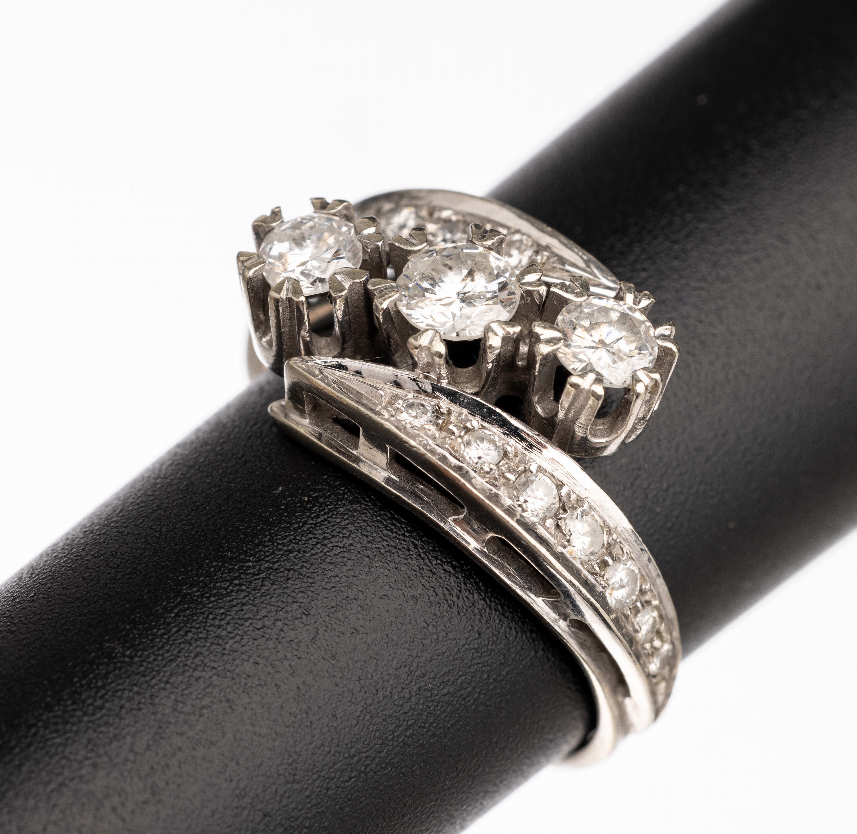 14 kt Gold Brillant-Ring, WG 585/000, Brillanten zus. ca. 1.10 ct Weiß/si-p1, RW 56,ca. 4.4 g