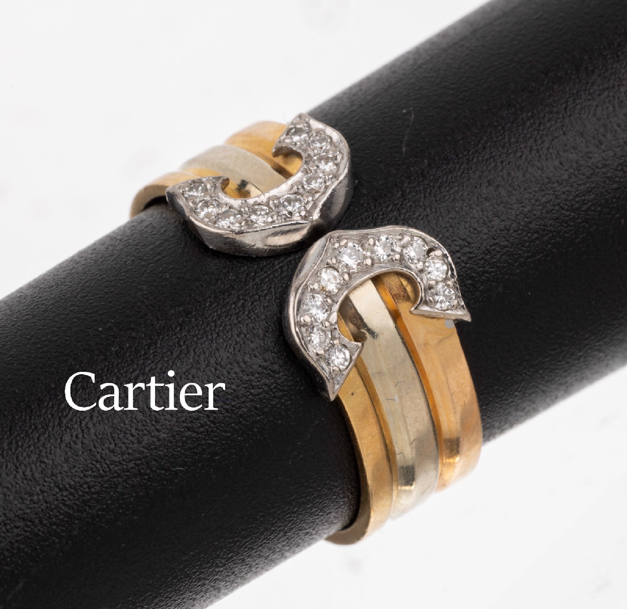 18 kt Gold CARTIER Brillant-Ring, GG/WG/RG 750/000, CC Zeichen mit Brillanten zus. ca. 0.15 ct feines Weiß-Weiß/lp-vs, sign. num., RW50, Zertifikat