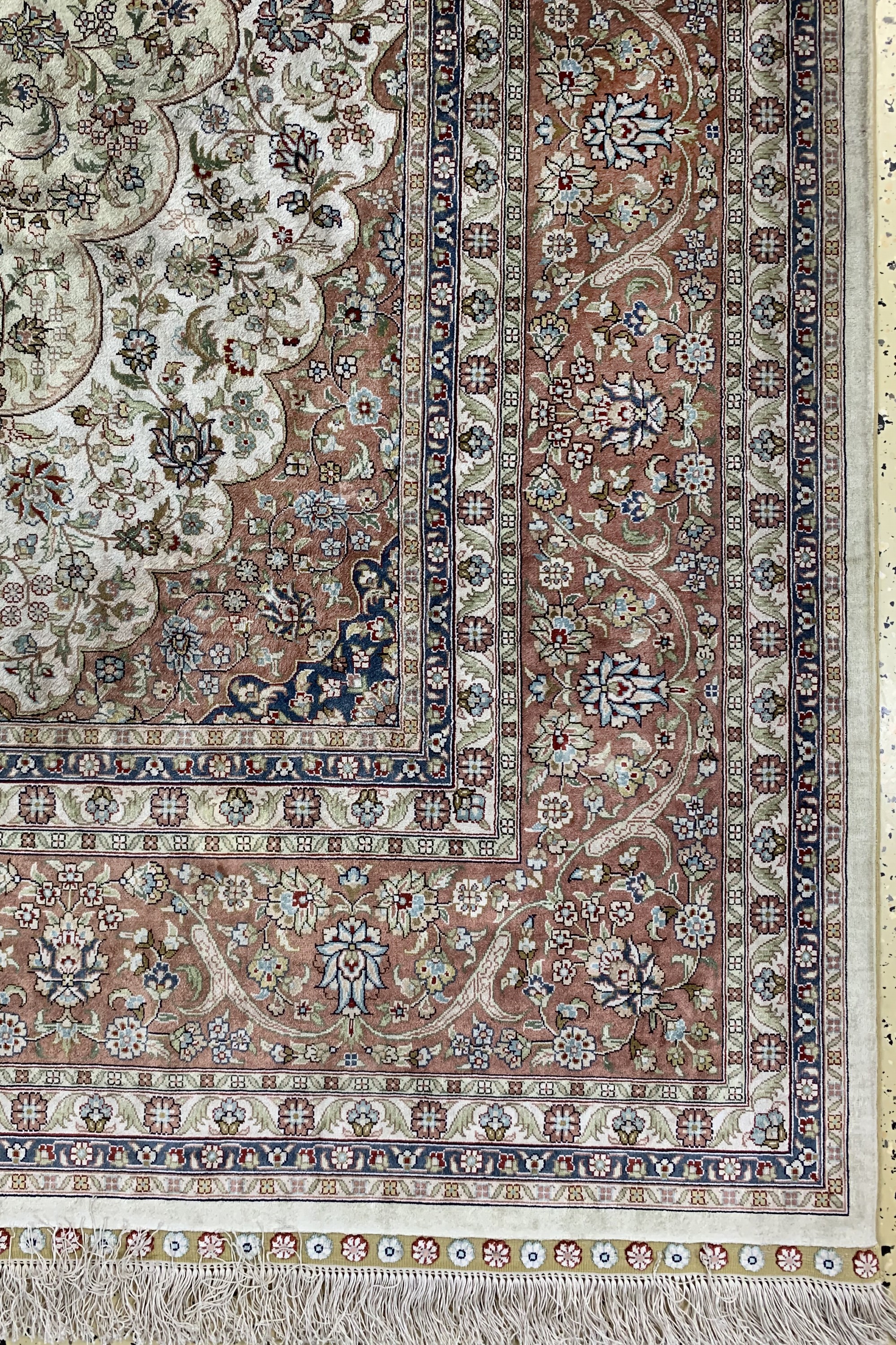 Detail a: Hereke Seide fein, China, ca. 40 Jahre, reine Naturseide, ca. 310 x 200 cm, EHZ: 2