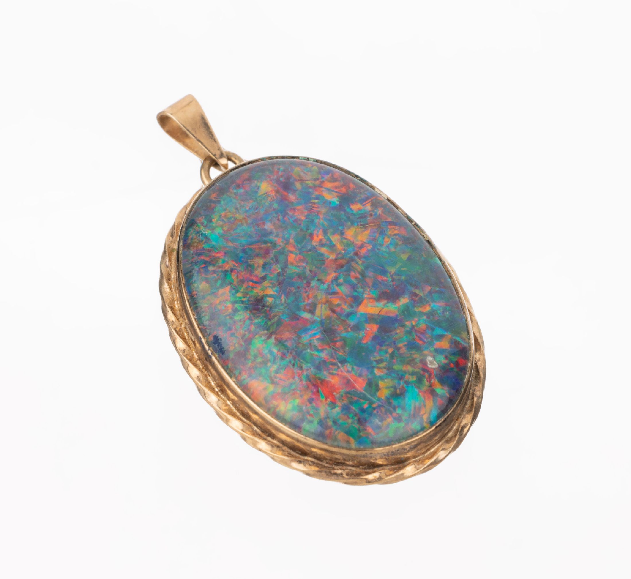 10 kt Gold Opal-Anhänger, RG 417/000, ovaleOpaltriplette mit Farbspiel in rot und blau ca. 6.0 ct, ca. 5.6 g, L. ca. 3.5 cm