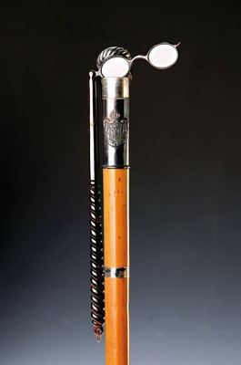 Image 26744939 - Cane with glasses, around 1900, wood shot, silver handle, unmarked, coat of arms of the Royal House of Serbia with motto "Tempus et meum Jus", removable glasses with handle, l. 95 cm