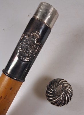 26744939b - Cane with glasses, around 1900, wood shot, silver handle, unmarked, coat of arms of the Royal House of Serbia with motto "Tempus et meum Jus", removable glasses with handle, l. 95 cm