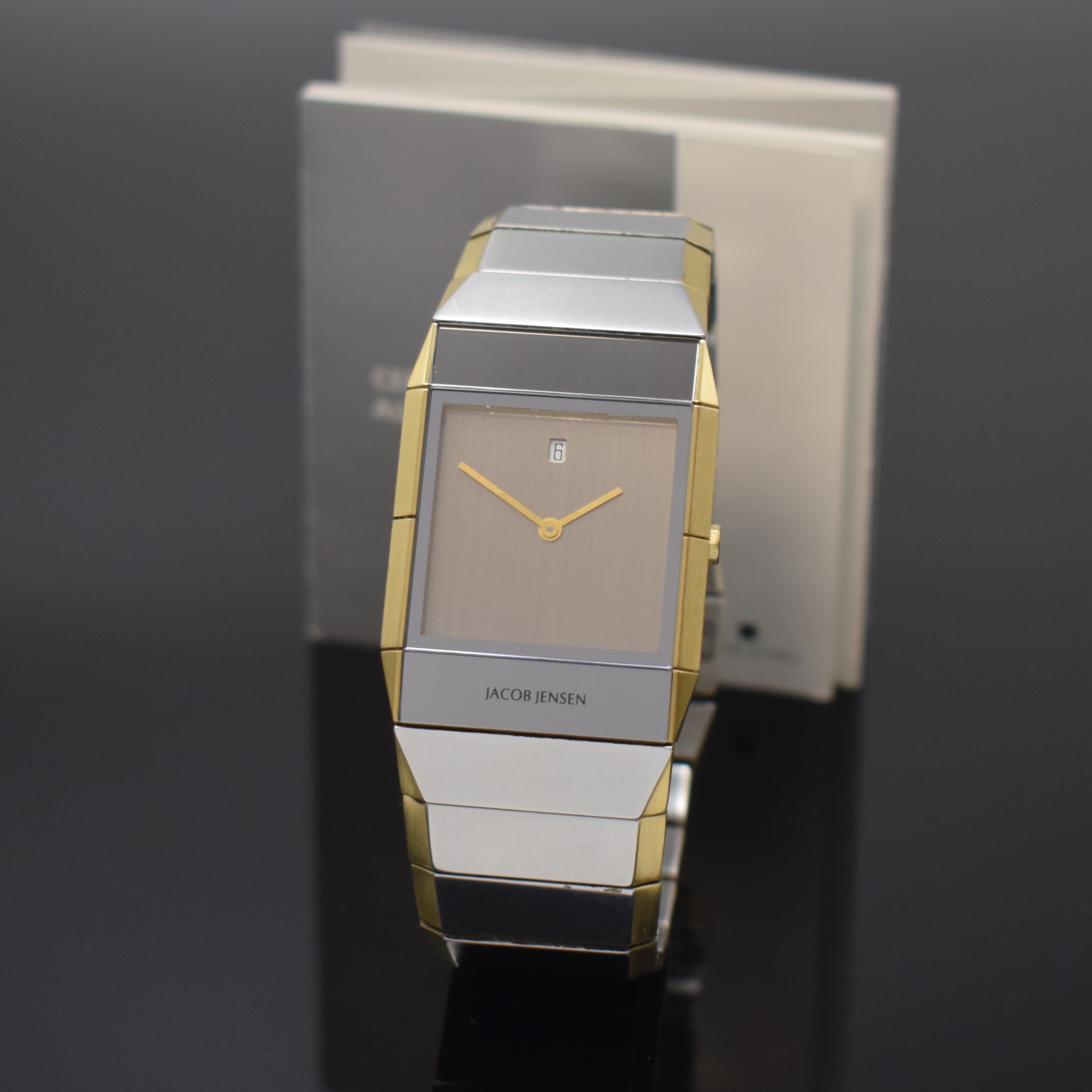 JACOB JENSEN Design-Armbanduhr Referenz 553 in Stahl, Schweiz lt. orig. Papier verk. 2018,quartz, rechteckiges Geh., integr. massives Gliederband m. ...