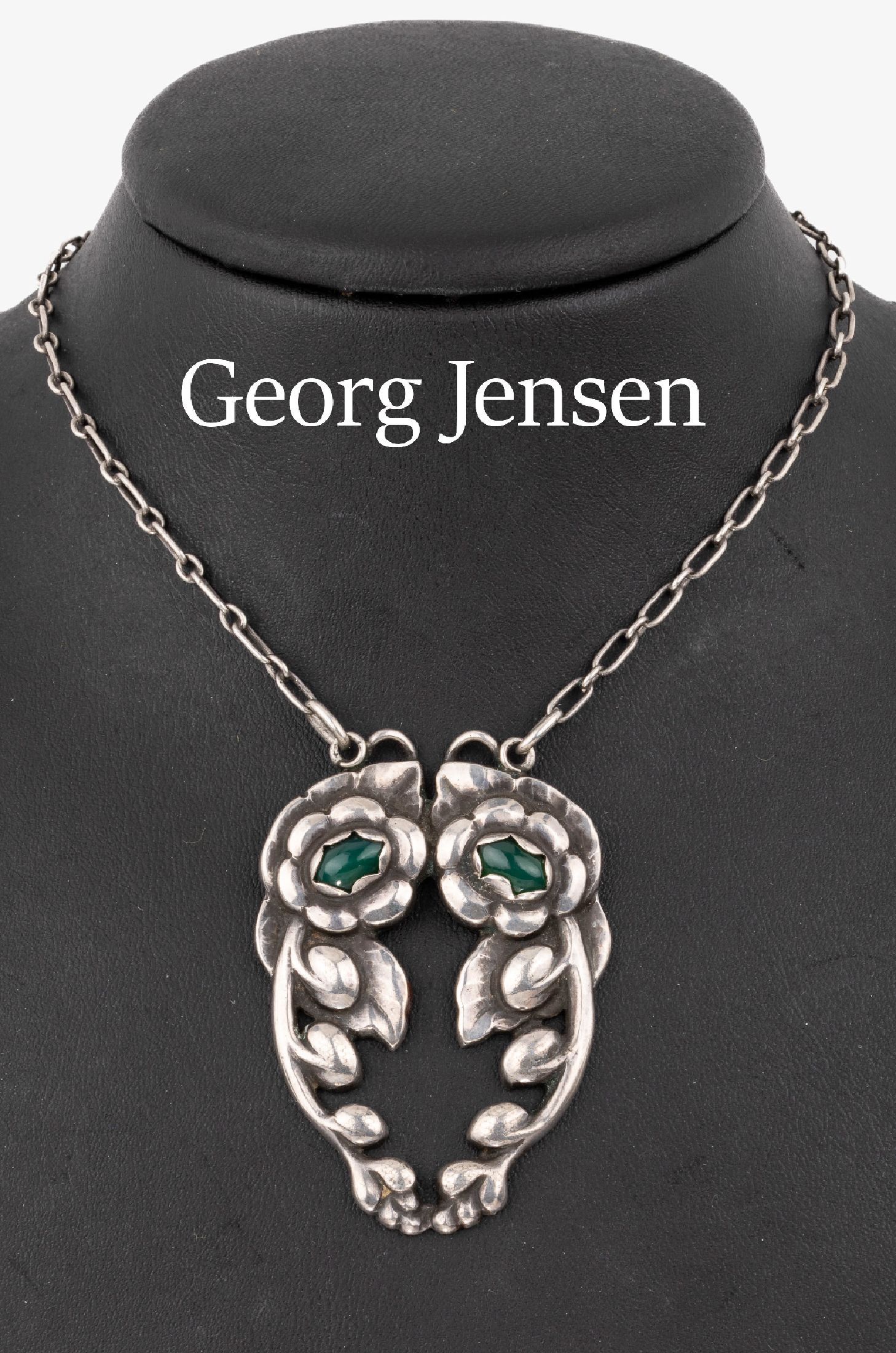 GEORG JENSEN Anhänger, 1901-08, 826er Silber, 2 Grünachat-Cabochons, reiner Jugendstil, florale Konzeption, Kette sek., L.ca. 48 cm, vgl. Lit: ...