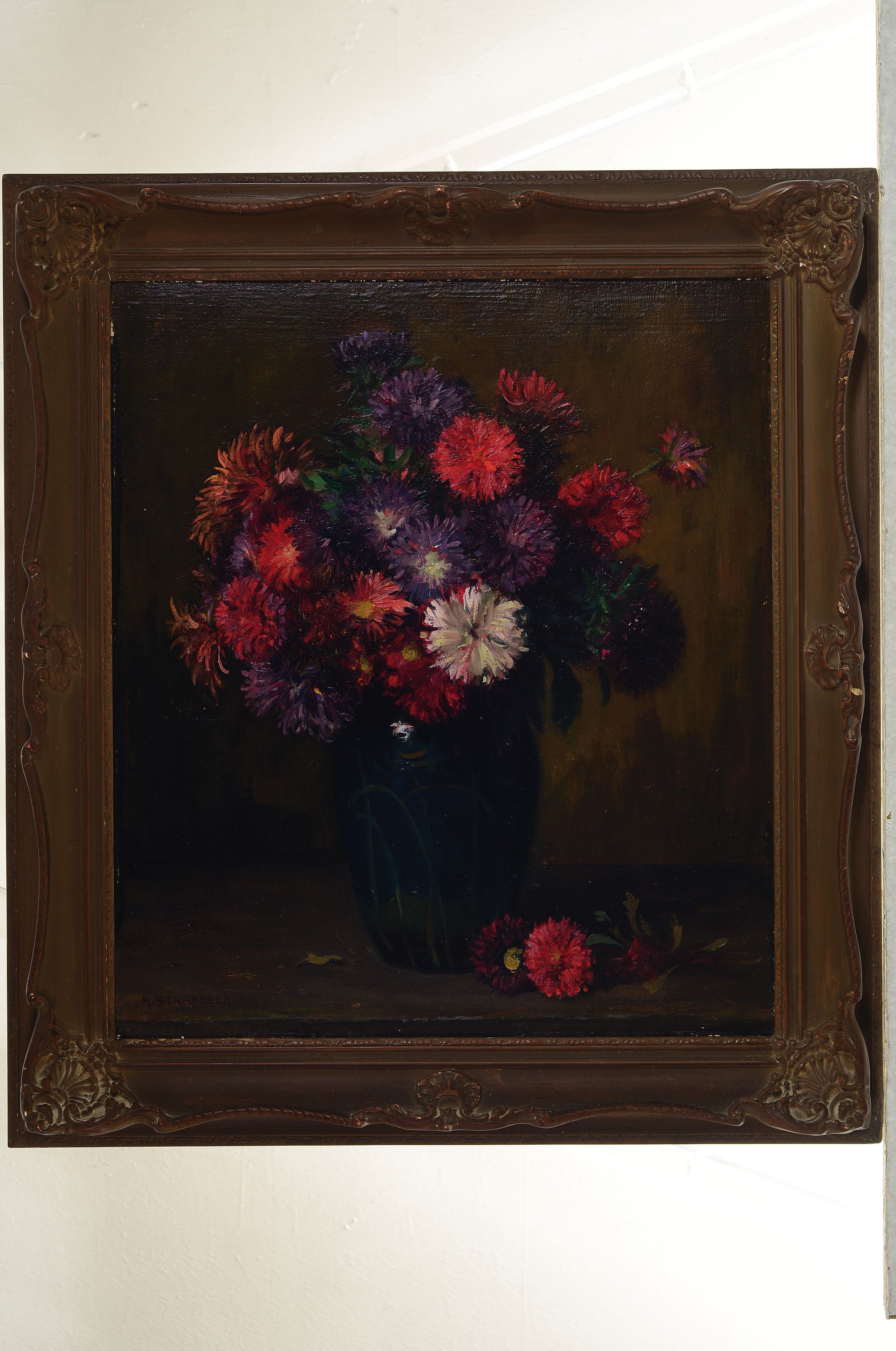 Detail k: Richard Strassberger, 1868 Leipzig-1938 Karlsruhe, Blumenstillleben, Strauß gemischter Astern in Jugendstilvase, links unten signiert, Öl/Platte, ...
