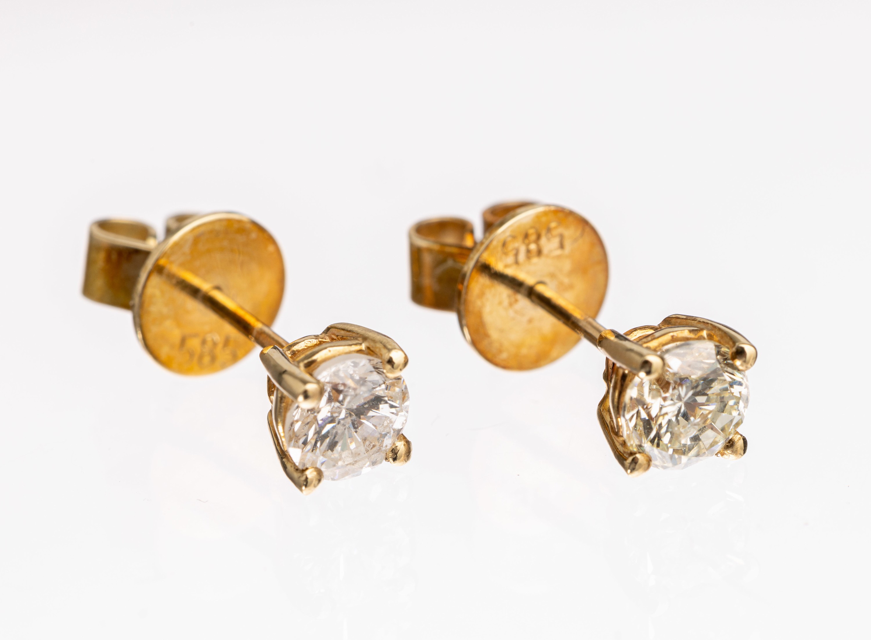 Paar 14 kt Gold Brillant-Ohrstecker, GG 585/000, 2 Brillanten zus. ca. 1.01 ct Weiß- l.get.Weiß/p1