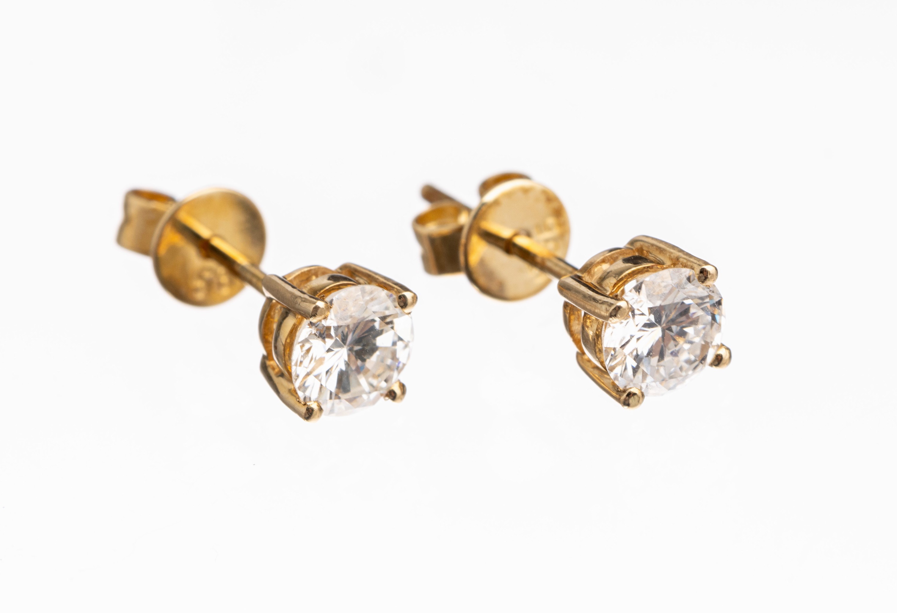Detail a: Paar 14 kt Gold Brillant-Ohrstecker, GG 585/000, 2 Brillanten zus. ca. 0.74 ct Weiß/vs