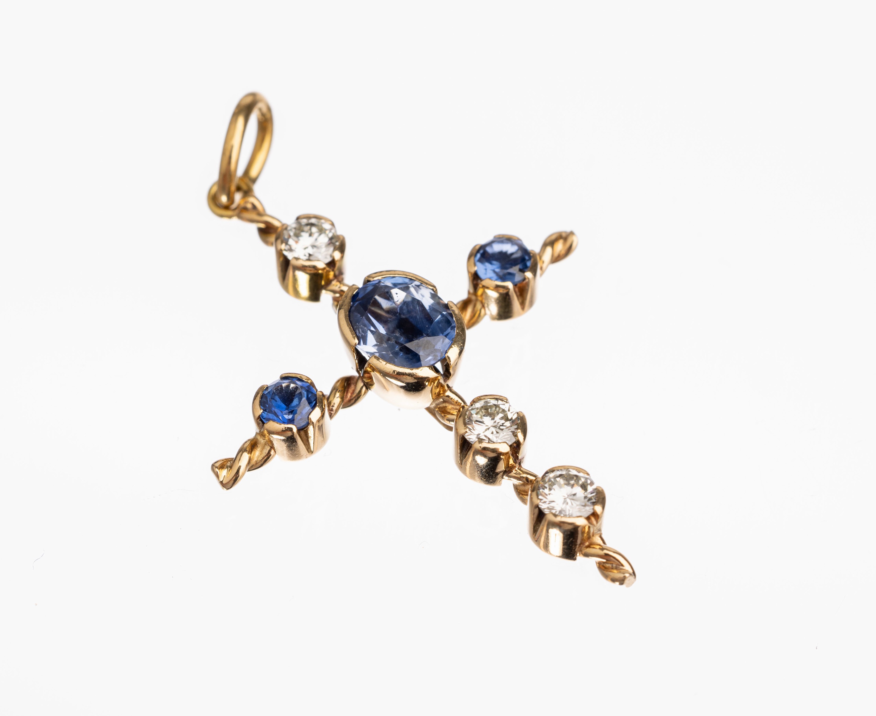 14 kt Gold Saphir-Brillant-Kreuzanhänger, GG 585/000, oval und rundfacett. Saphire zus. ca. 0.80 ct, Brillanten zus. ca. 0.60 ct Weiß/si, ca. 4 x ...