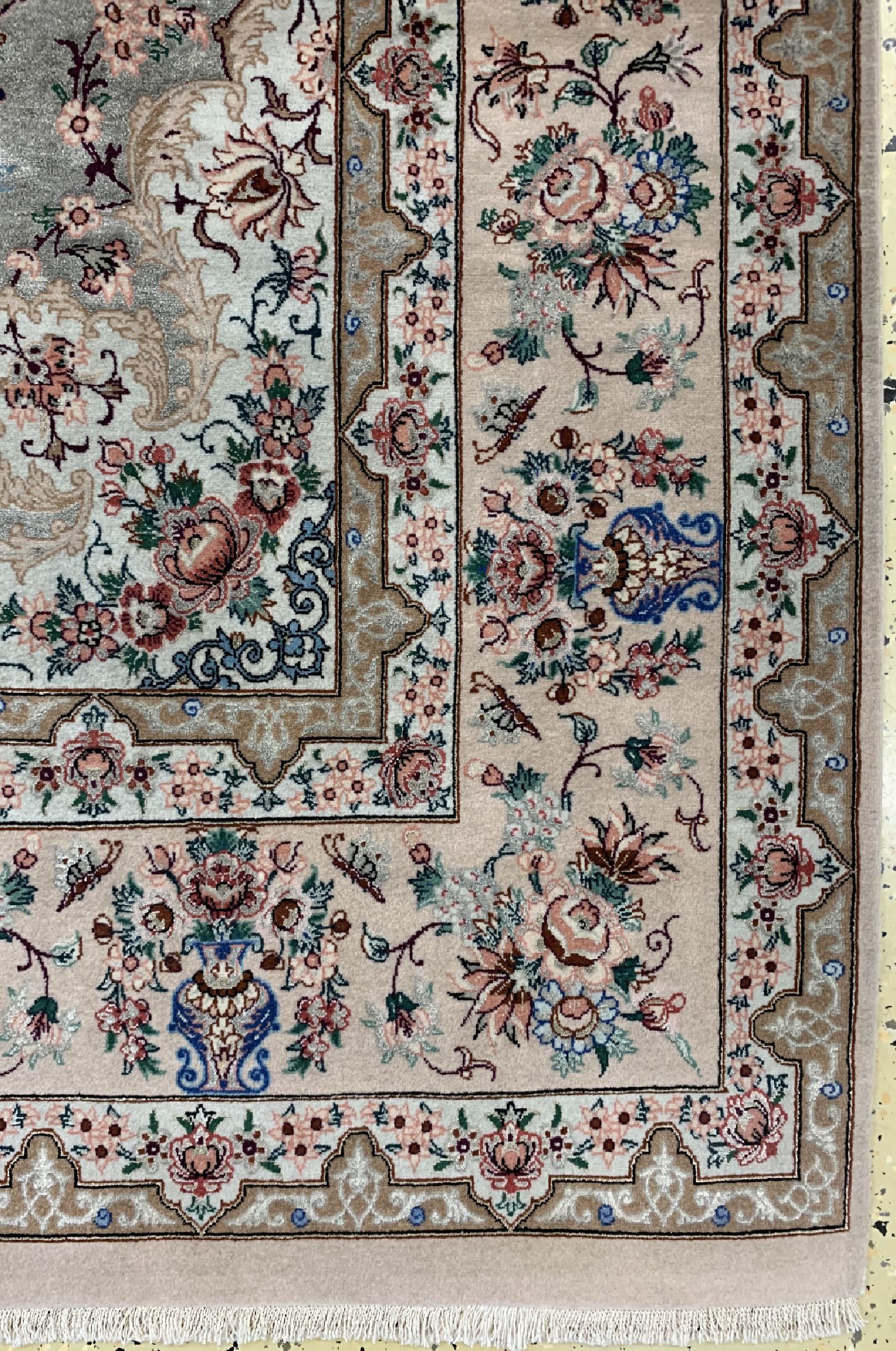 Detail a: Esfahan fein"Seidengrund", Persien, signiert(Khaiier), um 1960, Korkwolle mit und auf Seide, ca. 223 x 142 cm, ca. 1,0 Mio. Kn/qm, EHZ: 1-2