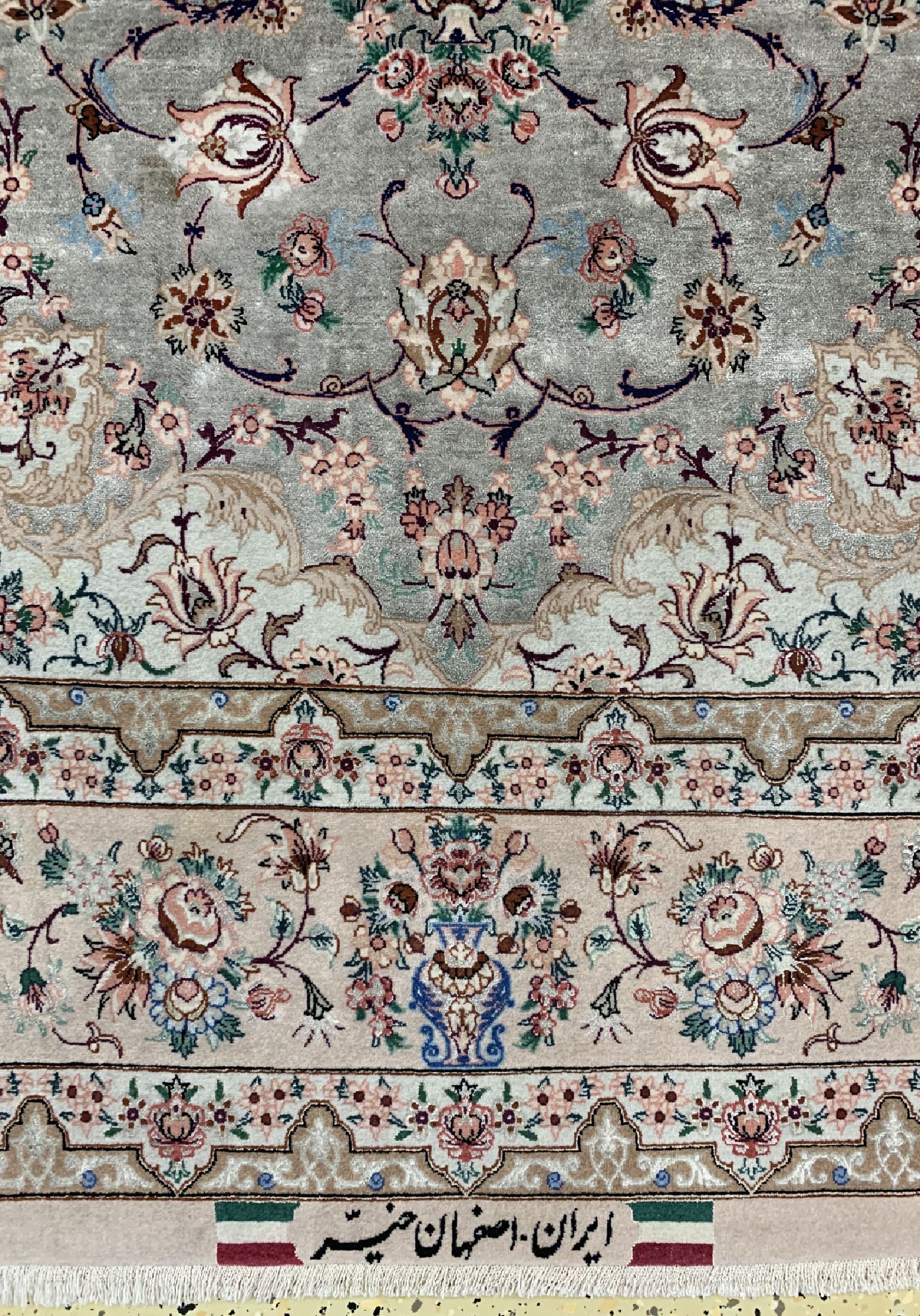 Detail b: Esfahan fein"Seidengrund", Persien, signiert(Khaiier), um 1960, Korkwolle mit und auf Seide, ca. 223 x 142 cm, ca. 1,0 Mio. Kn/qm, EHZ: 1-2