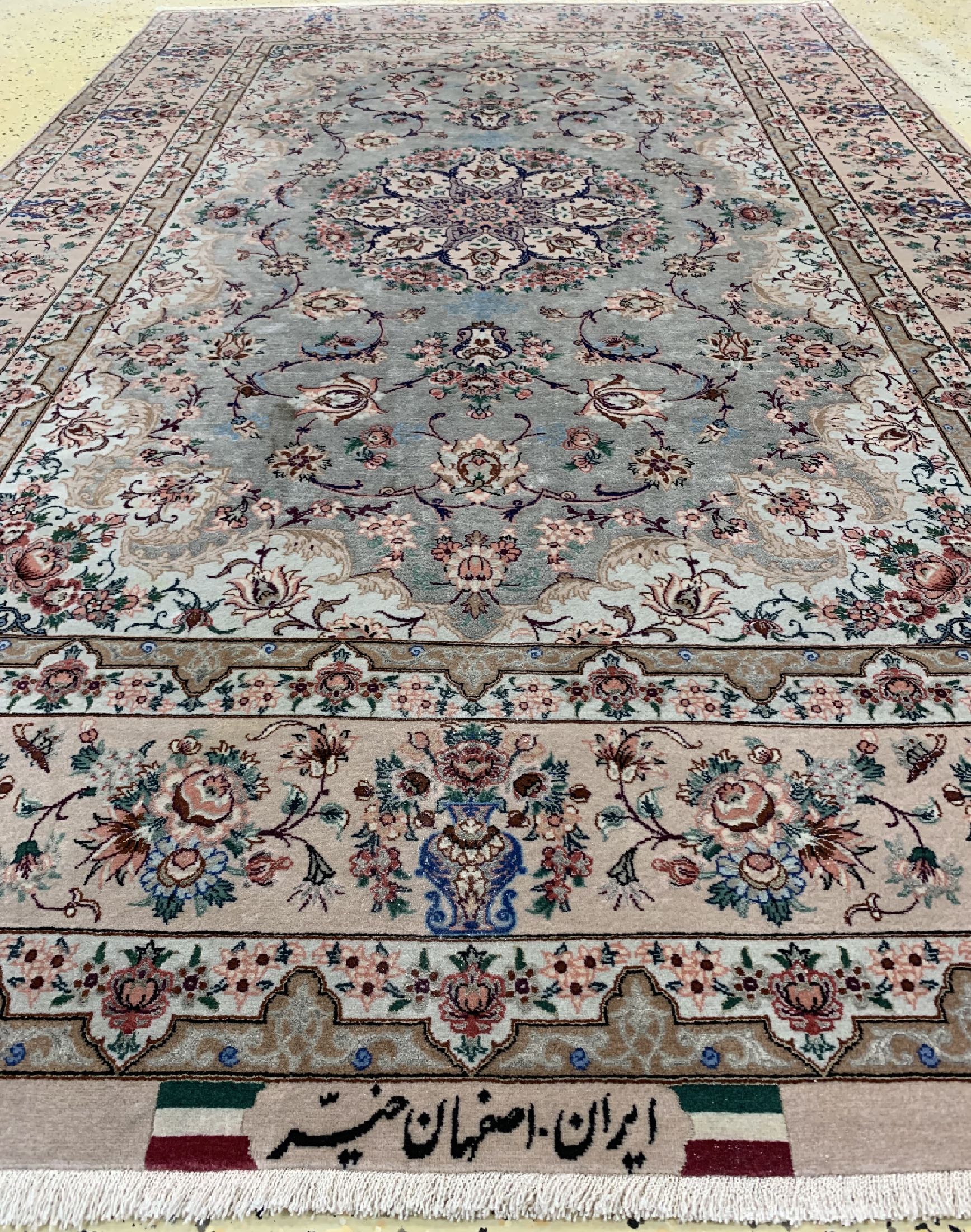 Detail e: Esfahan fein"Seidengrund", Persien, signiert(Khaiier), um 1960, Korkwolle mit und auf Seide, ca. 223 x 142 cm, ca. 1,0 Mio. Kn/qm, EHZ: 1-2