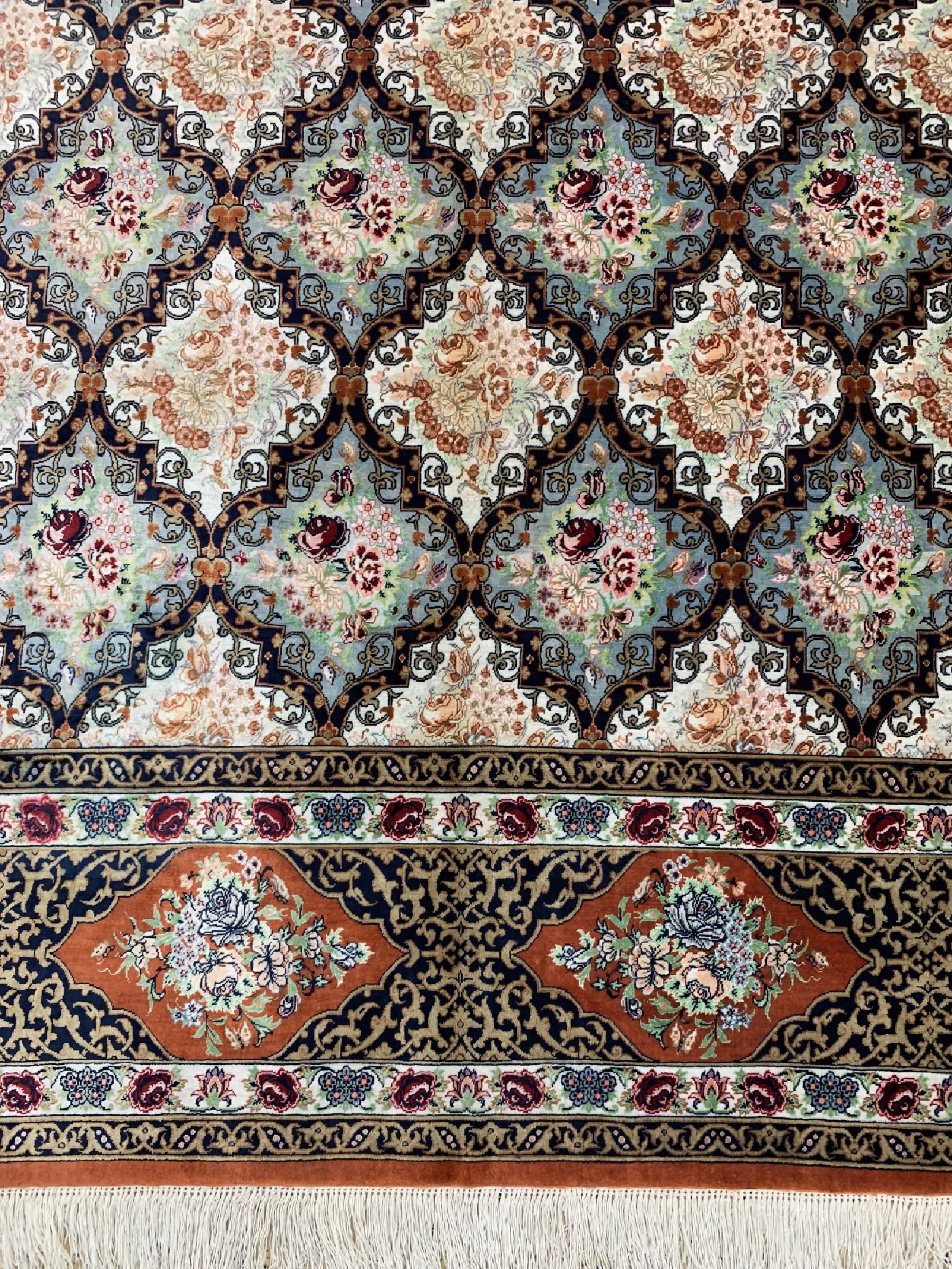 Detail b: Ghom Seide Sehr fein Persien, signiert(Djavadi), ca. 40 Jahre, reine Naturseide, ca. 214 x 135 cm, ca. 1,2 Mio. Kn/qm, EHZ: 1-2