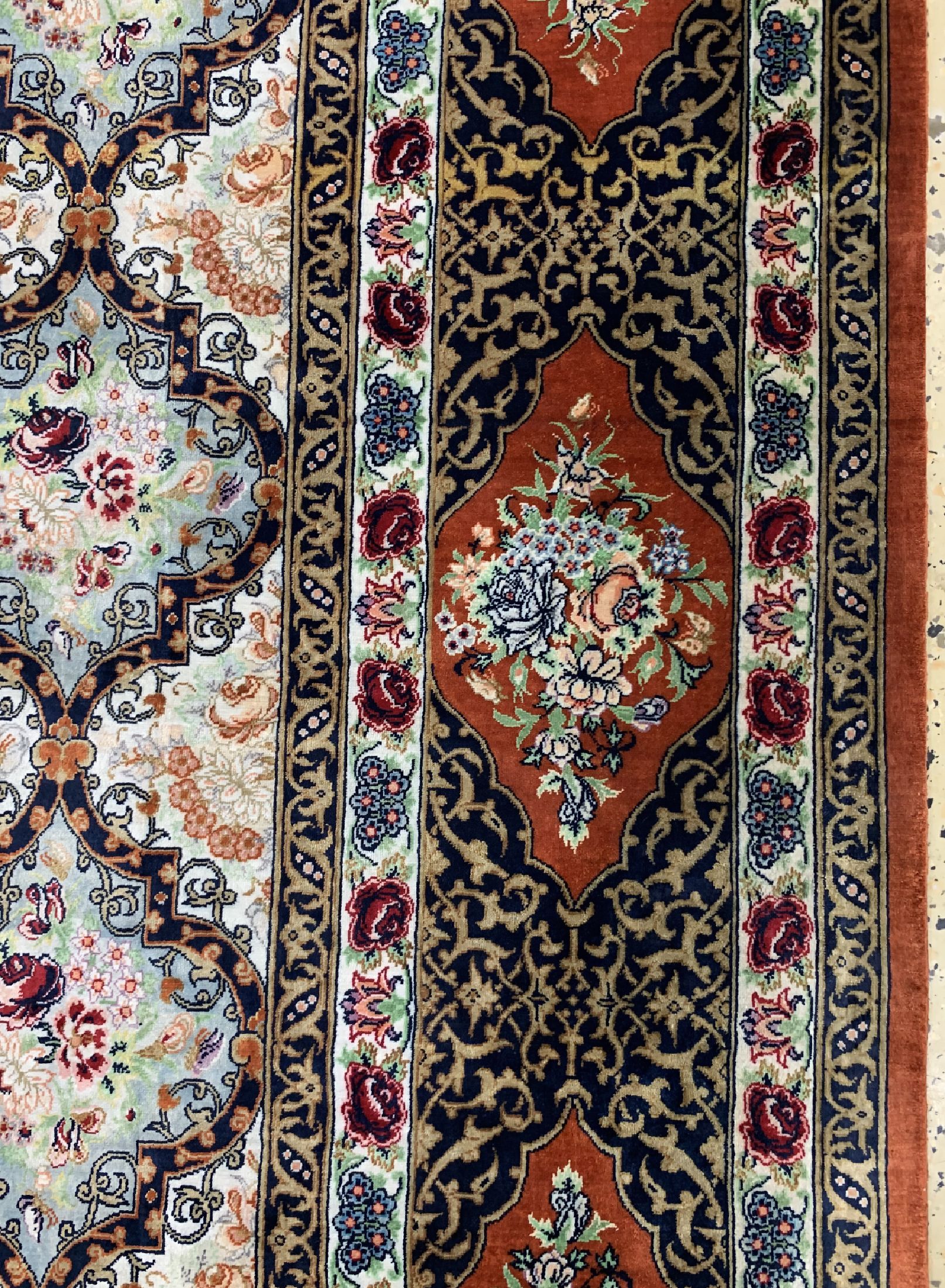 Detail c: Ghom Seide Sehr fein Persien, signiert(Djavadi), ca. 40 Jahre, reine Naturseide, ca. 214 x 135 cm, ca. 1,2 Mio. Kn/qm, EHZ: 1-2