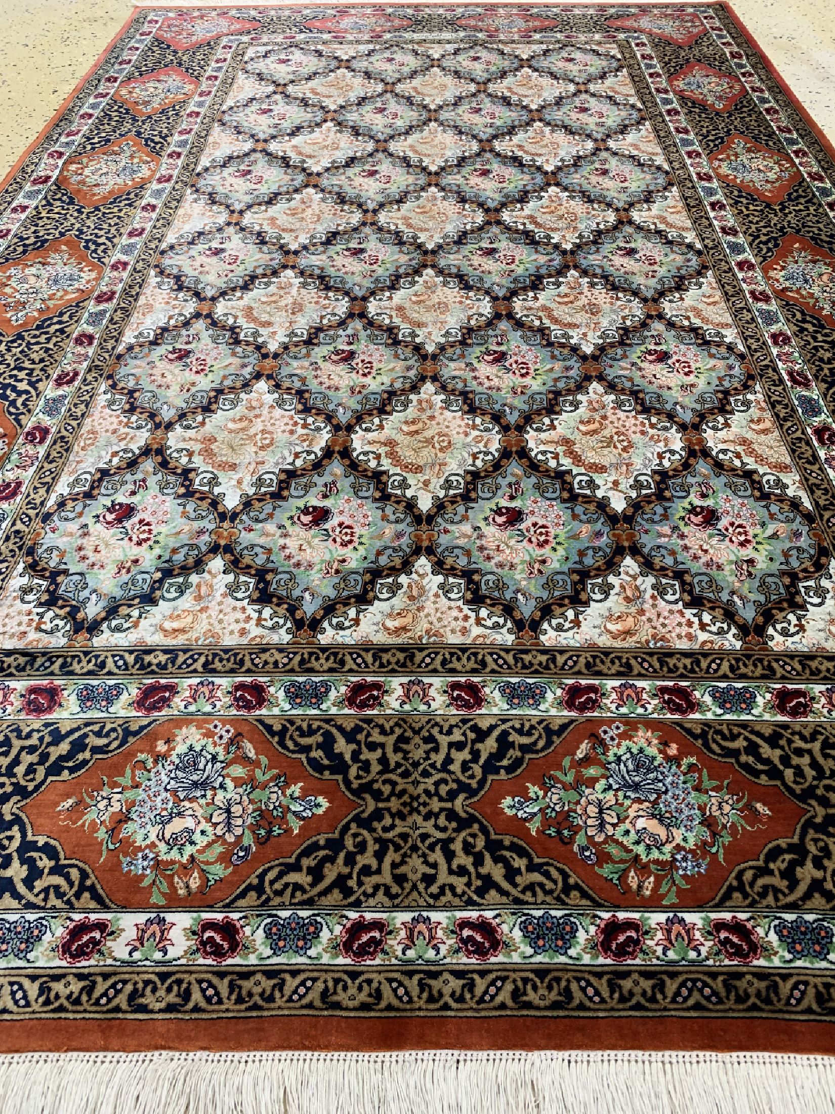 Detail e: Ghom Seide Sehr fein Persien, signiert(Djavadi), ca. 40 Jahre, reine Naturseide, ca. 214 x 135 cm, ca. 1,2 Mio. Kn/qm, EHZ: 1-2