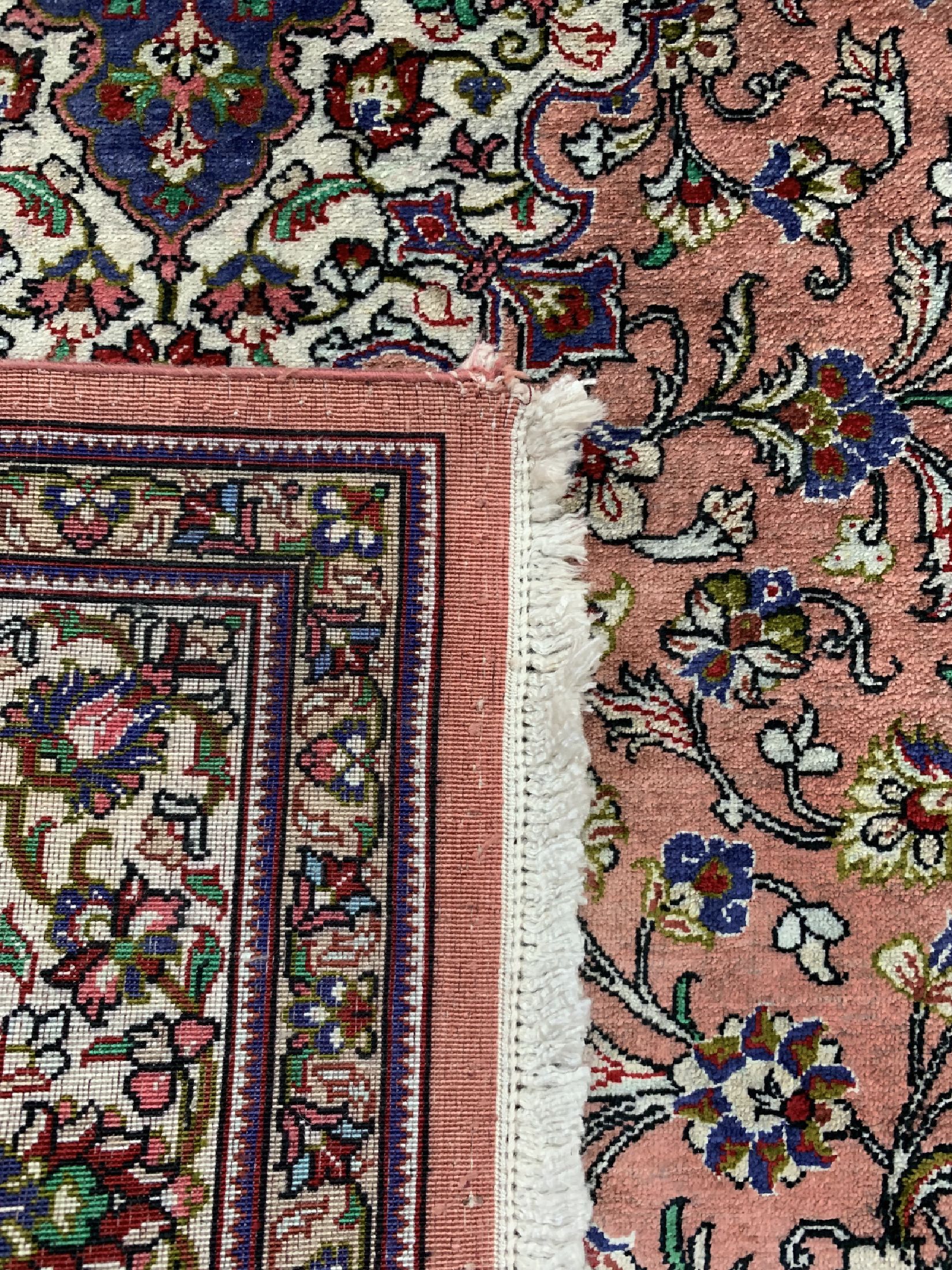 Detail e: Ghom Seide fein, Persien, ca. 40 Jahre, reine Naturseide, ca. 399 x 78 cm, ca. 1,0 Mio. Kn/qm, EHZ: 1-2