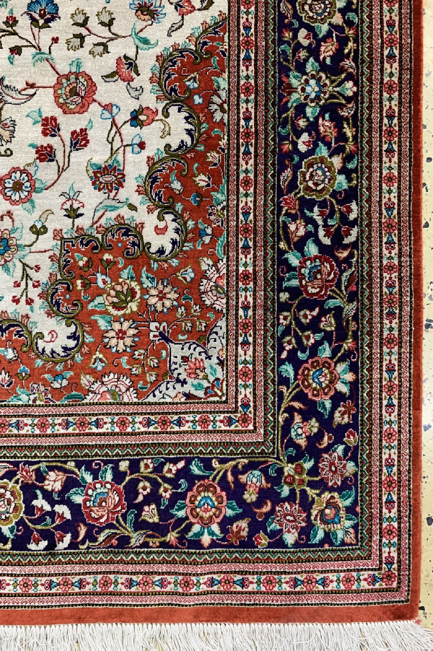 Detail a: Ghom Seide fein, Persien, ca. 50 Jahre, reine Naturseide, ca. 205 x 137 cm, ca. 1,0 Mio. Kn/qm, EHZ: 1-2