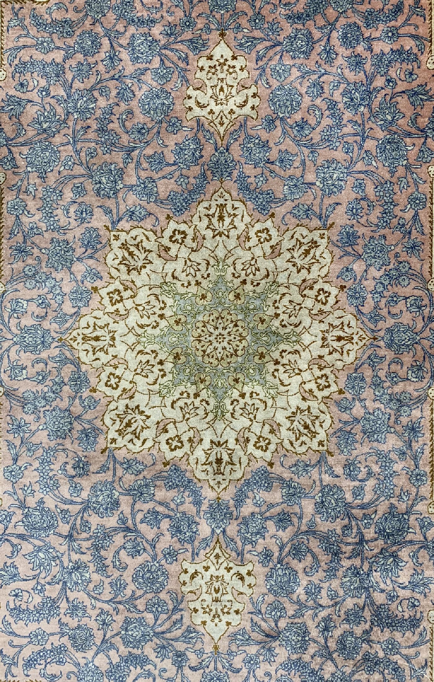 Detail c: Ghom Seide fein, Persien, ca. 40 Jahre, reine Naturseide, ca. 202 x 137 cm, ca. 1,0 Mio. Kn/qm, EHZ: 1-2