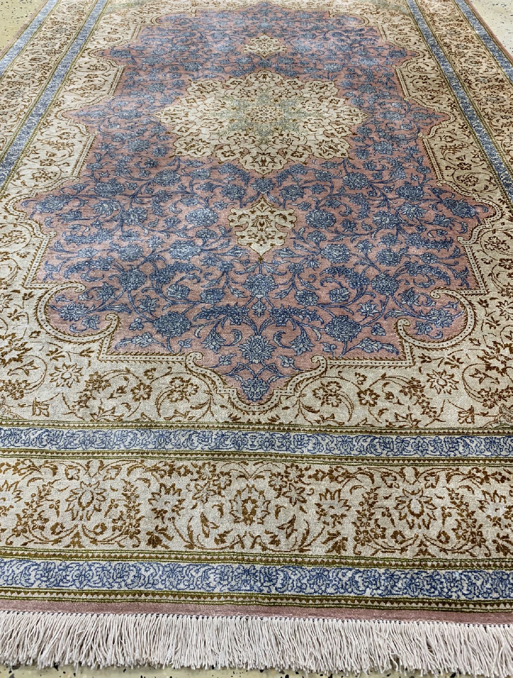 Detail d: Ghom Seide fein, Persien, ca. 40 Jahre, reine Naturseide, ca. 202 x 137 cm, ca. 1,0 Mio. Kn/qm, EHZ: 1-2