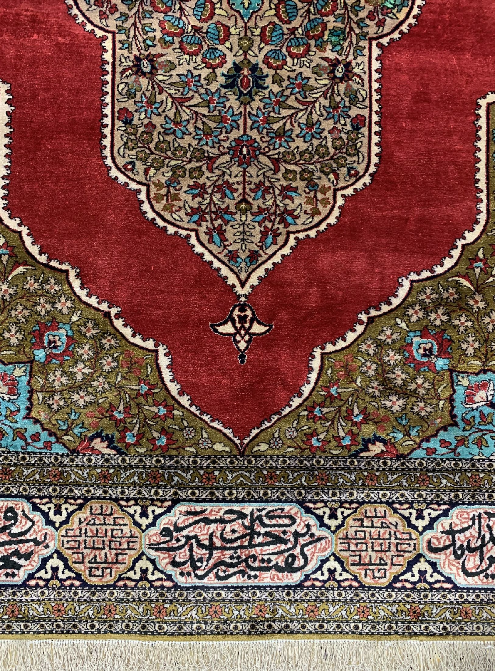 Detail b: Ghom Seide alt, Persien, um 1950, reine Naturseide, ca. 210 x 140 cm, EHZ: 1-2