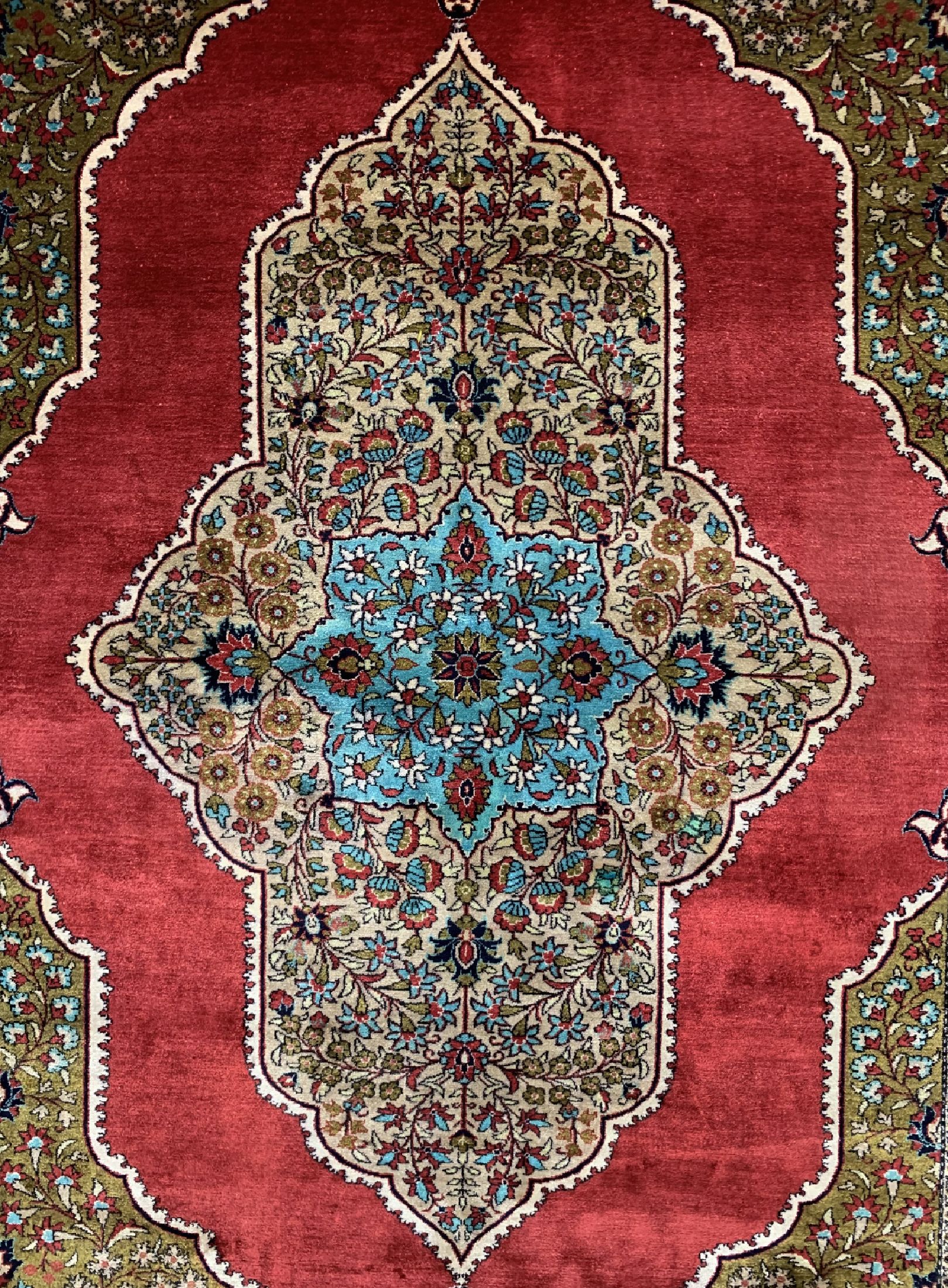 Detail c: Ghom Seide alt, Persien, um 1950, reine Naturseide, ca. 210 x 140 cm, EHZ: 1-2