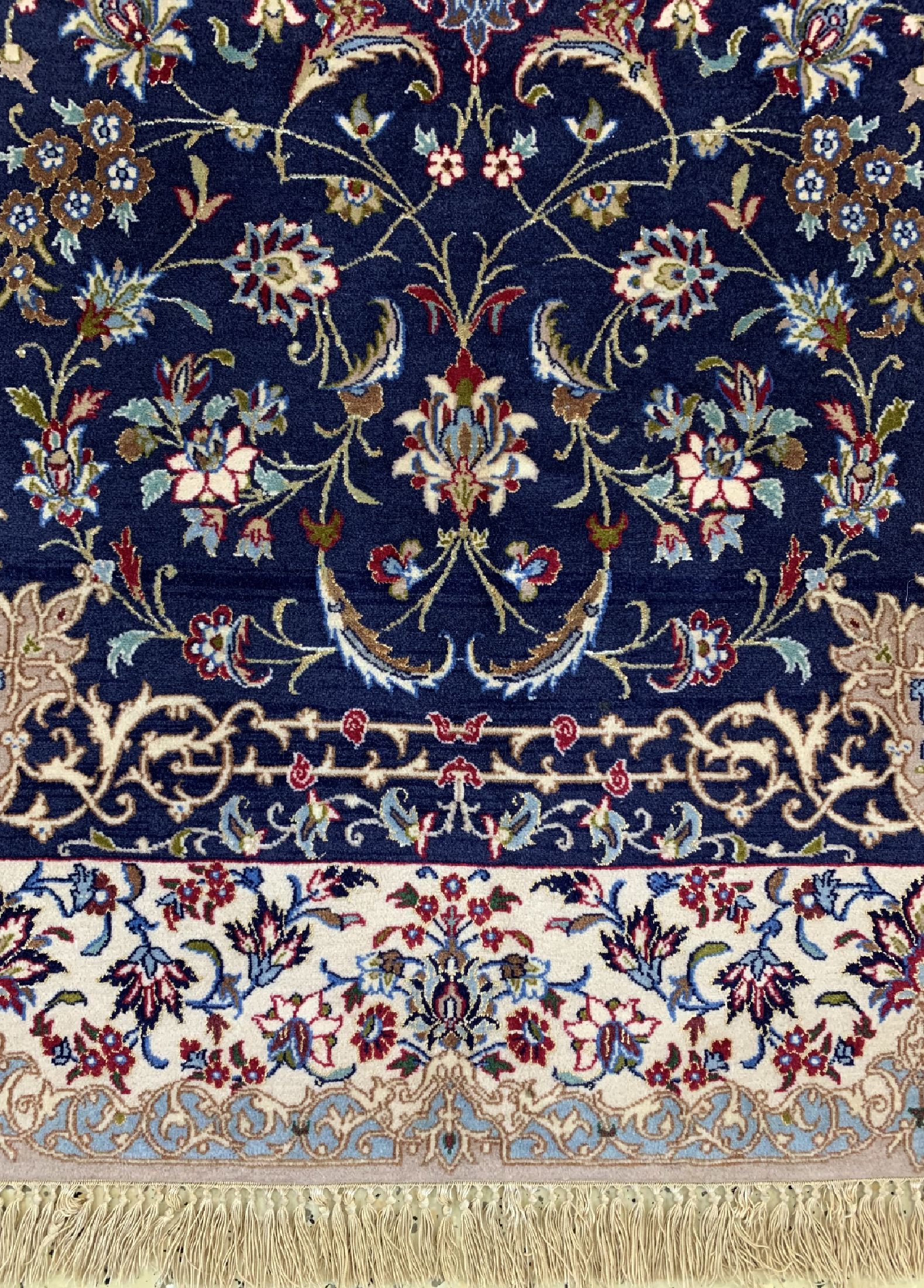 Detail b: Esfahan fein, Persien, um 1960, Korkwolle mit und auf Seide, ca. 163 x 108 cm, ca. 1,0 Mio. Kn/qm, EHZ: 1-2
