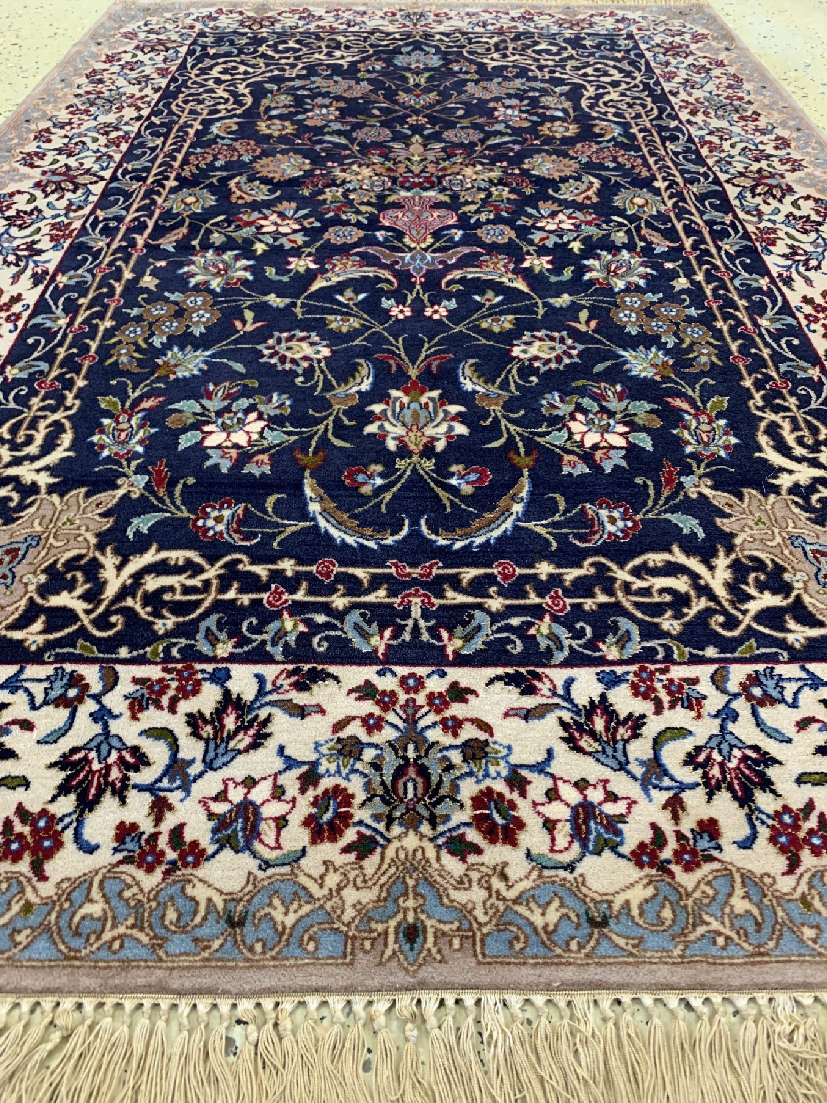 Detail d: Esfahan fein, Persien, um 1960, Korkwolle mit und auf Seide, ca. 163 x 108 cm, ca. 1,0 Mio. Kn/qm, EHZ: 1-2