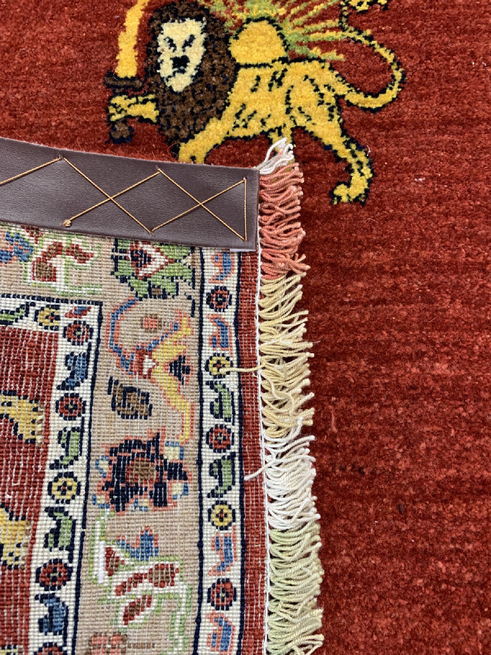 Detail d: Bidjar"Haft-Rang"fein mit Schiro Khorschid( Löwe & Sonne), Persien, um 1950, Korkwolle auf Seide, ca. 82 x 70 cm, EHZ: 1-2