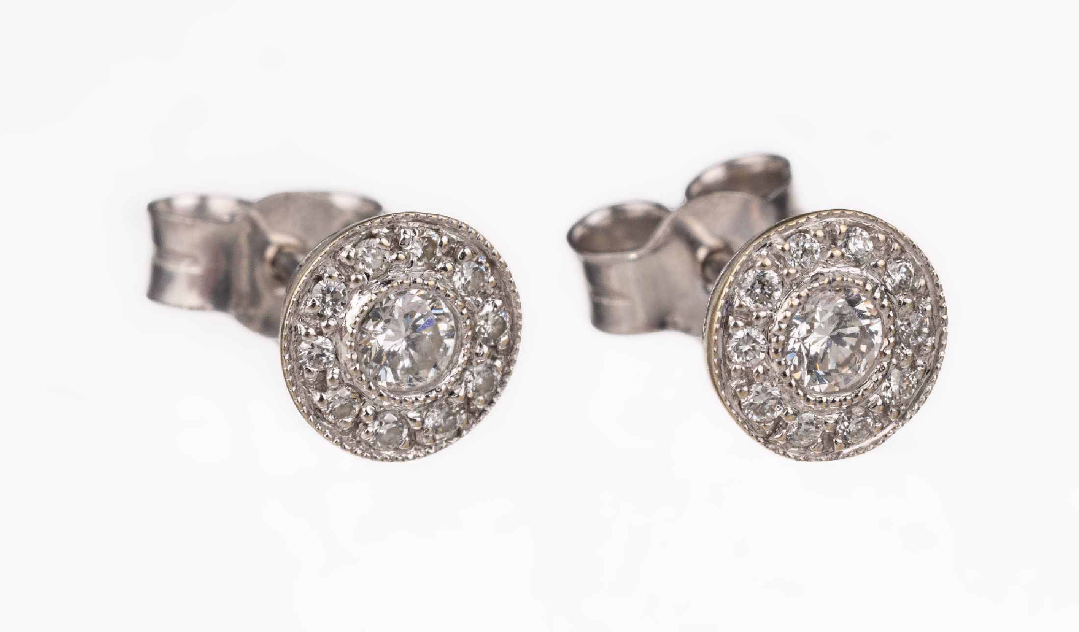 Paar 14 kt Gold Brillant-Ohrstecker, WG 585/000, Brillanten zus. ca. 0.30 ct Weiß/si, D. ca. 7 mm