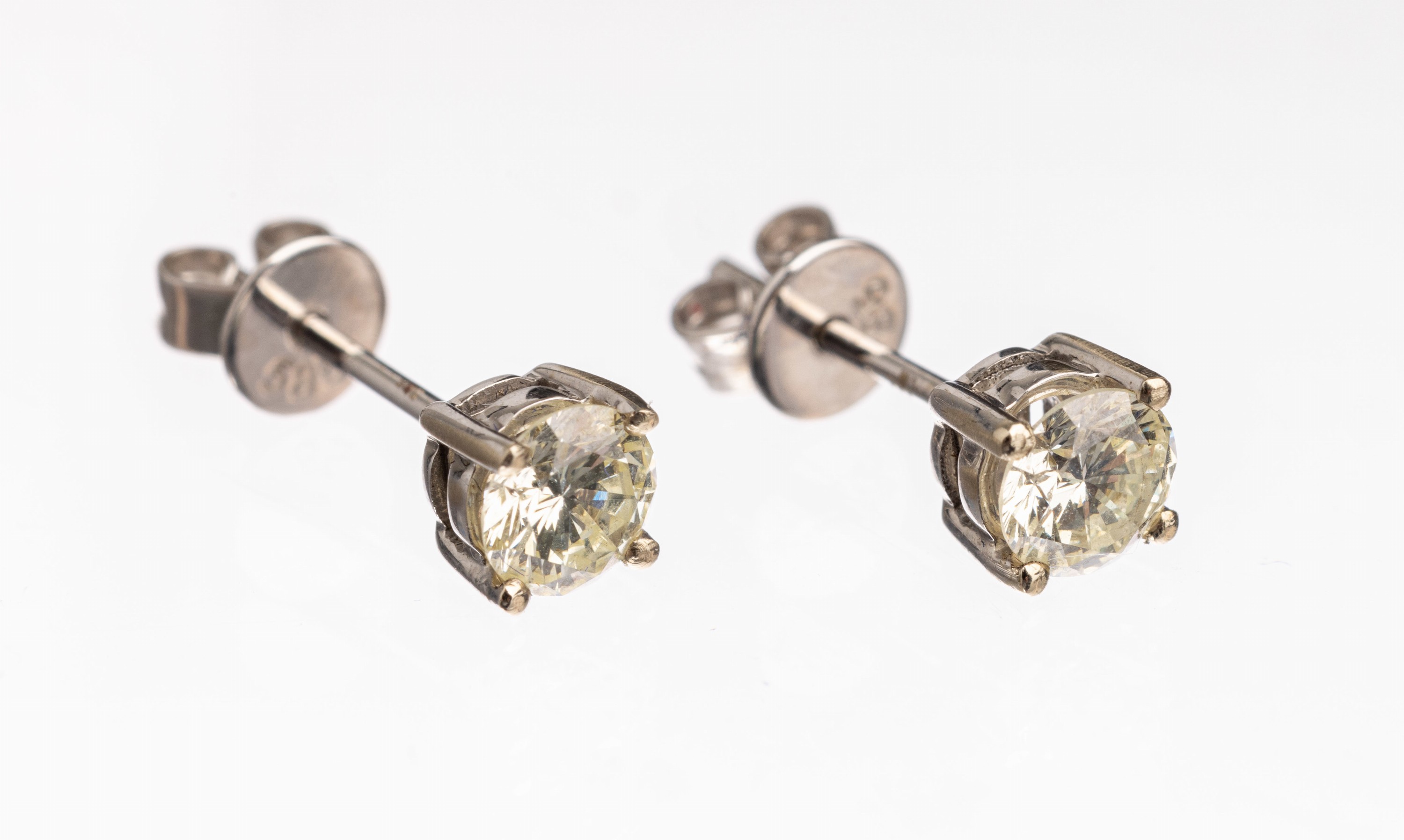 Paar 14 kt Gold Brillant-Ohrstecker, WG 585/000, 2 Brillanten zus. ca. 0.70 ct Weiß/si