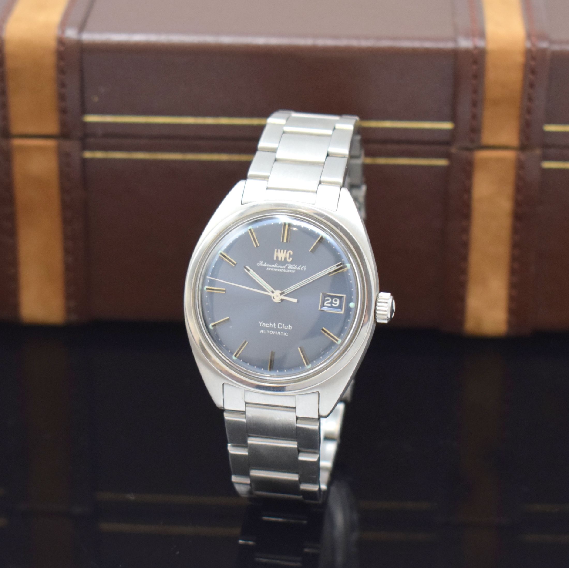 IWC Yacht-Club Herrenarmbanduhr in Stahl Referenz 811 AD,, Schweiz um 1971, Automatik, verschr. Geh., Boden m. Widmung, orig. Gliederband m. ...