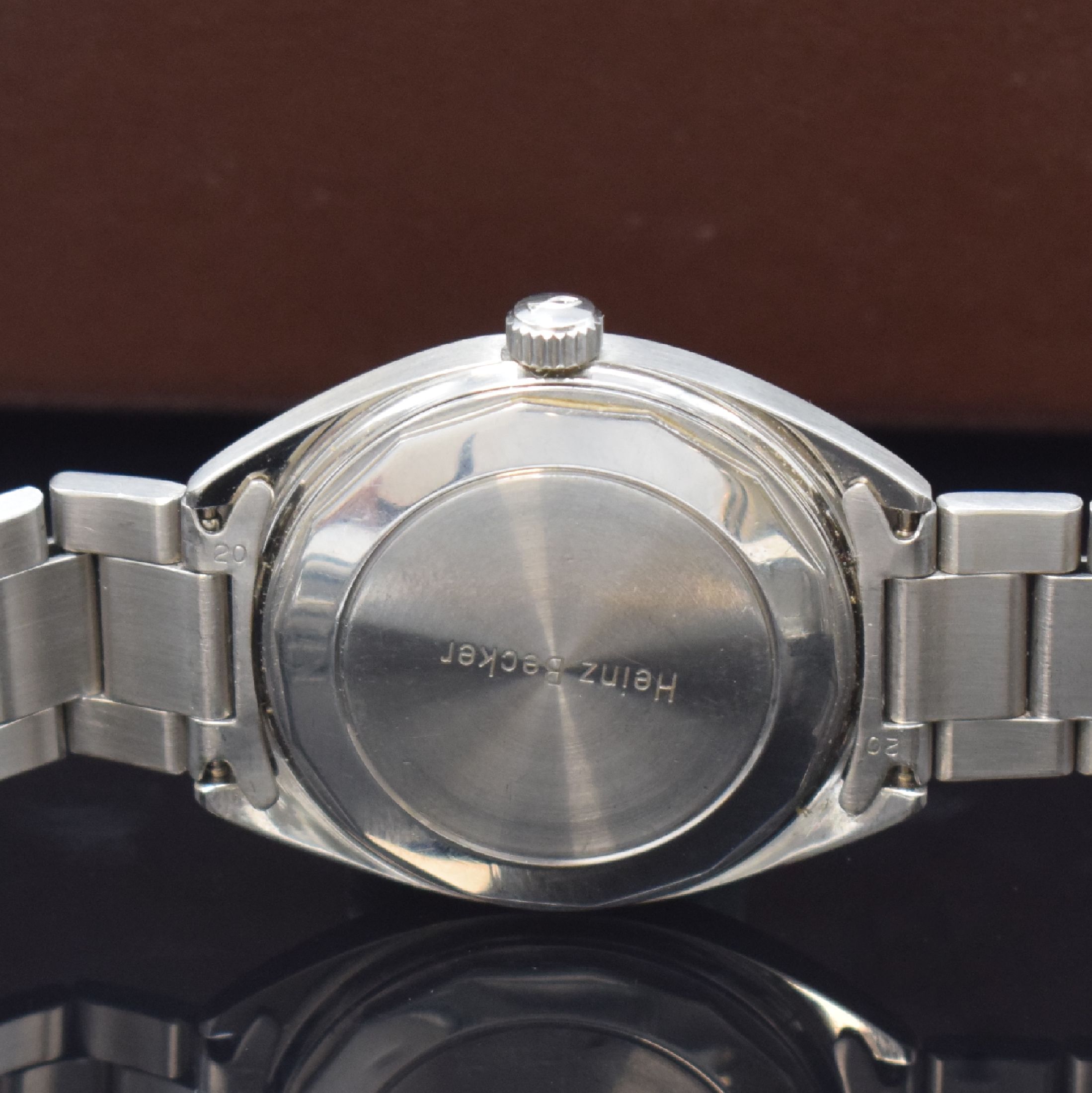 Detail d: IWC Yacht-Club Herrenarmbanduhr in Stahl Referenz 811 AD,, Schweiz um 1971, Automatik, verschr. Geh., Boden m. Widmung, orig. Gliederband m. ...