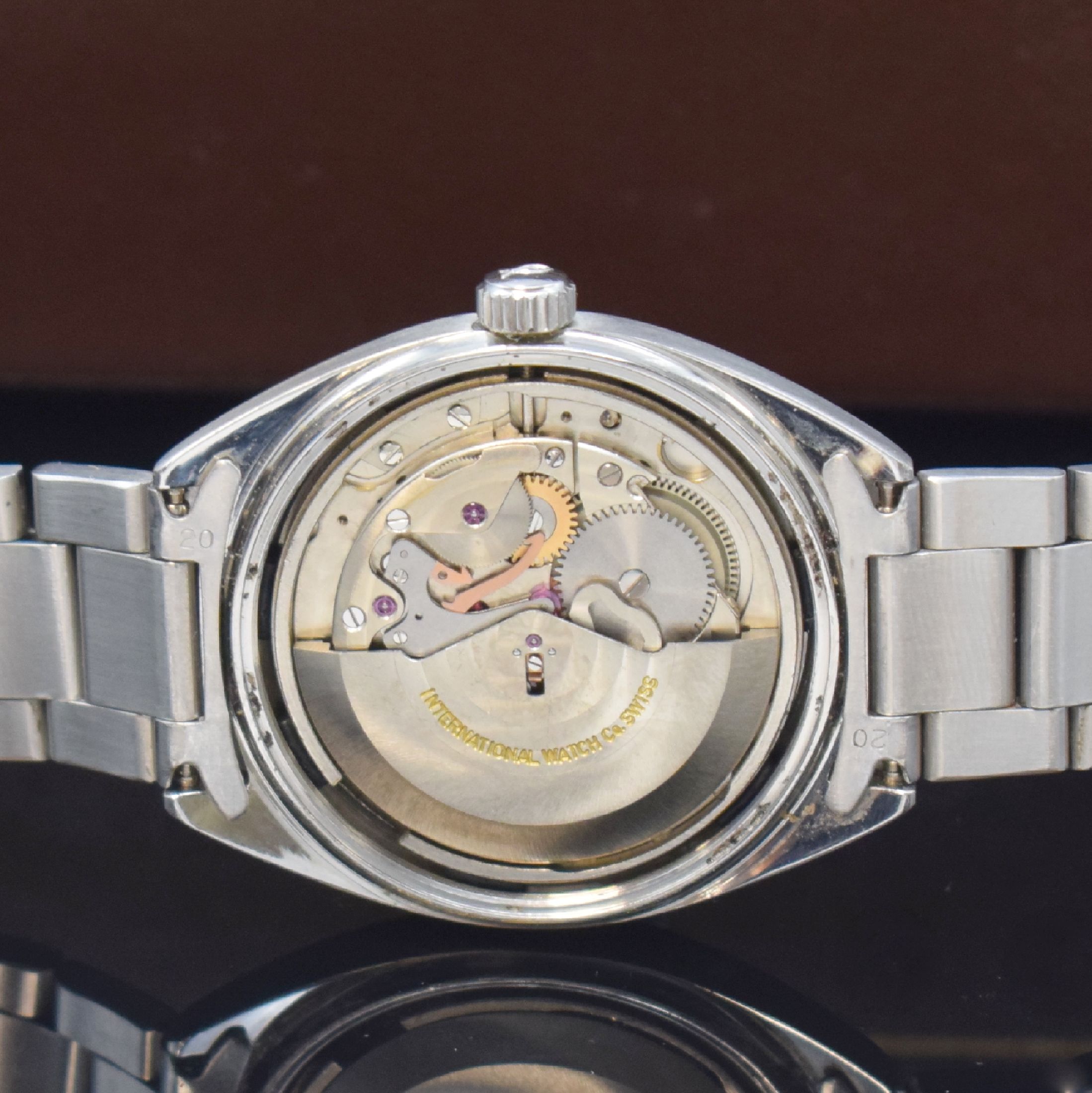 Detail e: IWC Yacht-Club Herrenarmbanduhr in Stahl Referenz 811 AD,, Schweiz um 1971, Automatik, verschr. Geh., Boden m. Widmung, orig. Gliederband m. ...