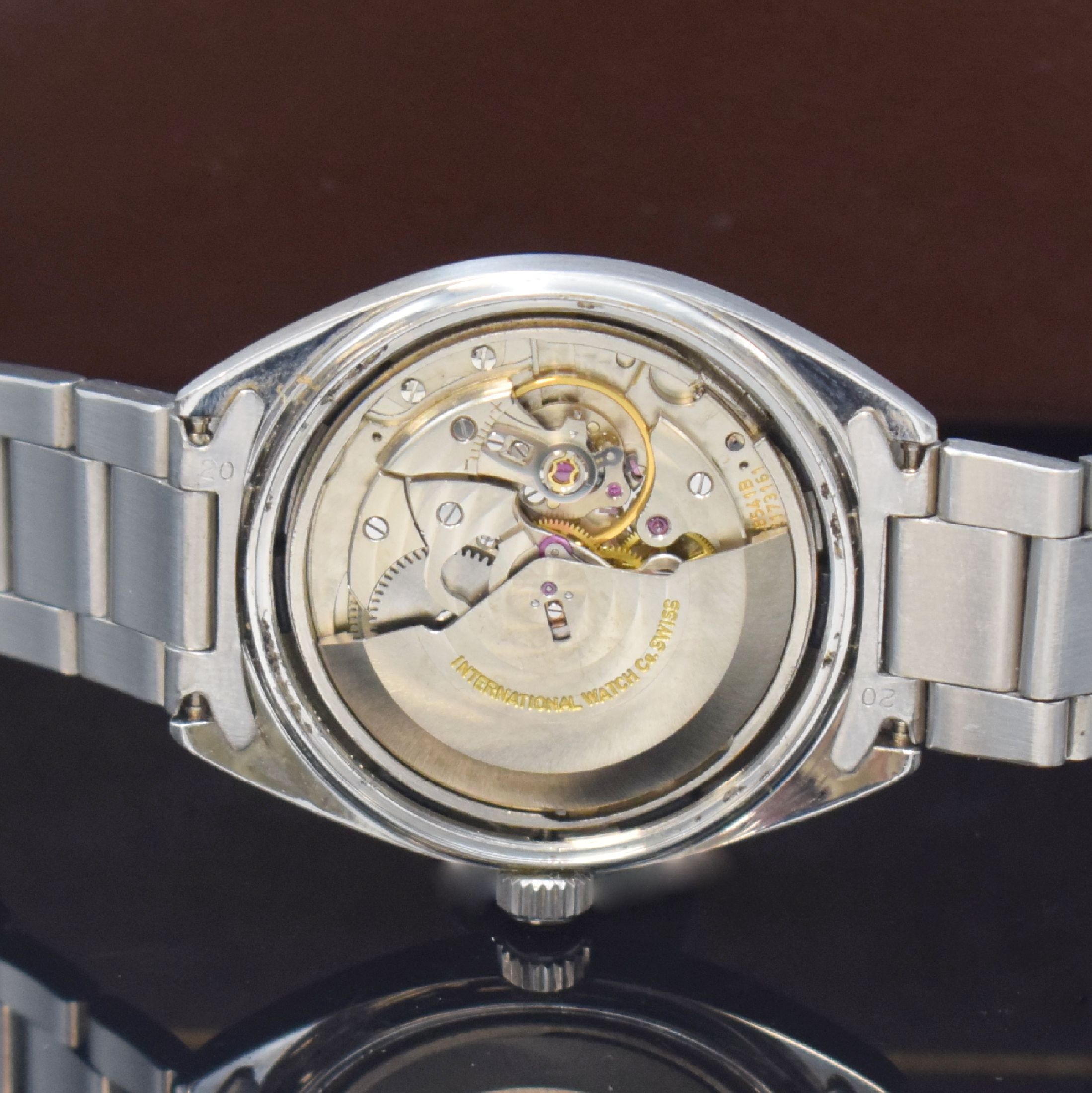 Detail f: IWC Yacht-Club Herrenarmbanduhr in Stahl Referenz 811 AD,, Schweiz um 1971, Automatik, verschr. Geh., Boden m. Widmung, orig. Gliederband m. ...