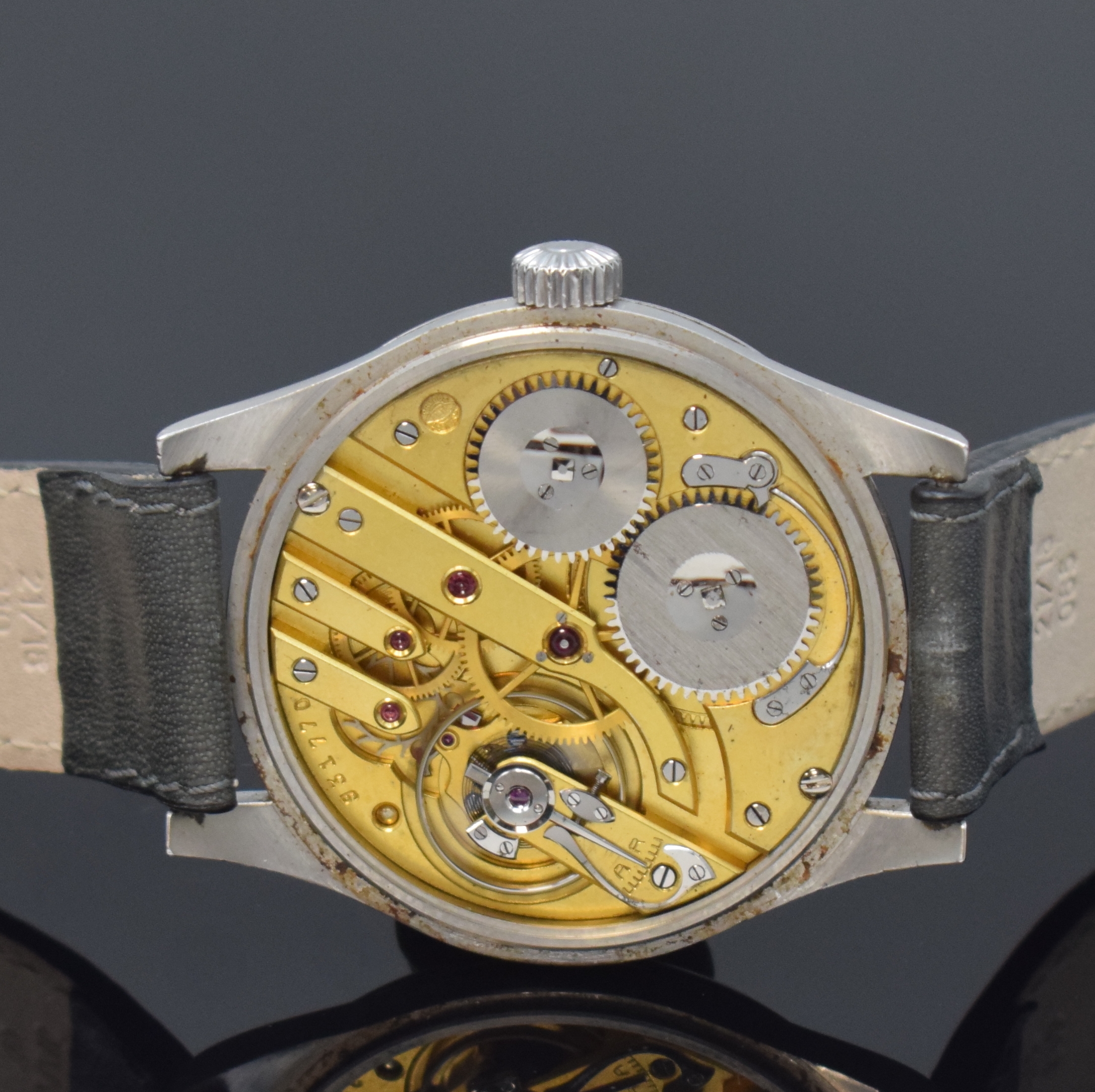 Detail e: IWC sehr seltene große Herrenarmbanduhr sogenannte Portugieser der 1. Generation, Schweiz um 1935, Handaufzug, Edelstahlgeh., Boden aufgedr., ...