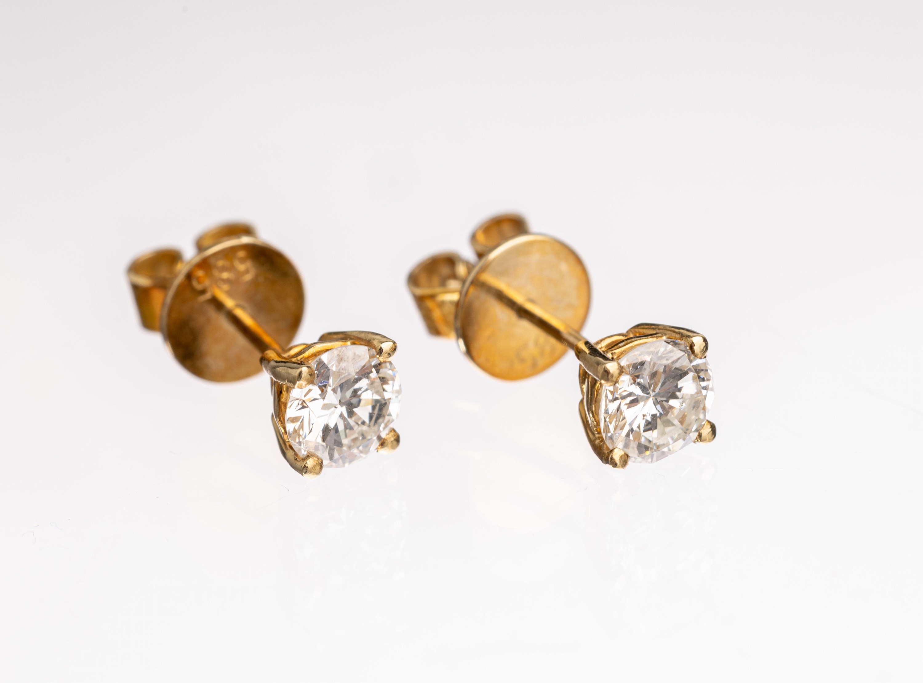 Paar 14 kt Gold Brillant-Ohrstecker, GG 585/000, 2 Brillanten zus. ca. 1.10 ct Weiß/si