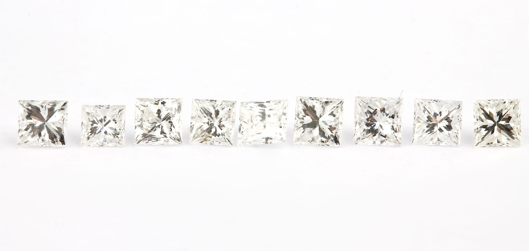 Detail a: Lot 9 lose Diamanten im Princesscut, ca. 2.24 ct feines Weiß-Weiß/si-vs