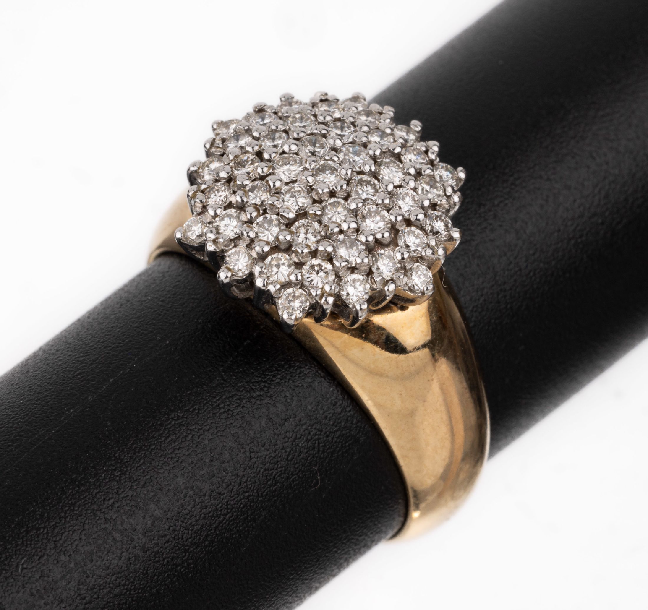 14 kt Gold Brillant-Ring, GG/WG 585/000, blütenförm. gefasste Brillanten zus. ca. 1.0 ct Weiß-l.get.Weiß/si, RW 58, ca. 6.9 g
