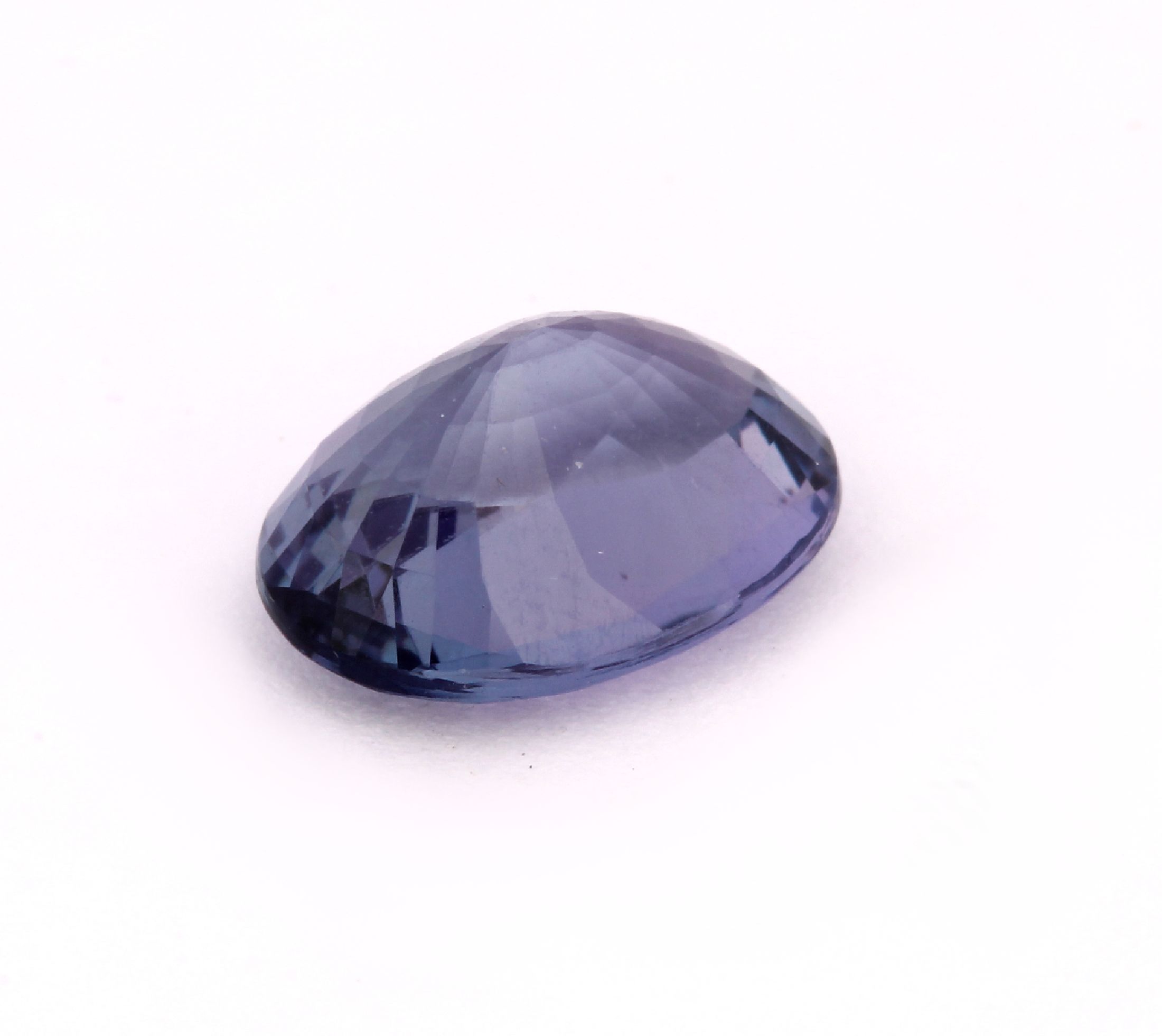 Detail a: Loser Tansanit, ca. 3.76 ct, ovalfacett., mit PGTL-Expertise
