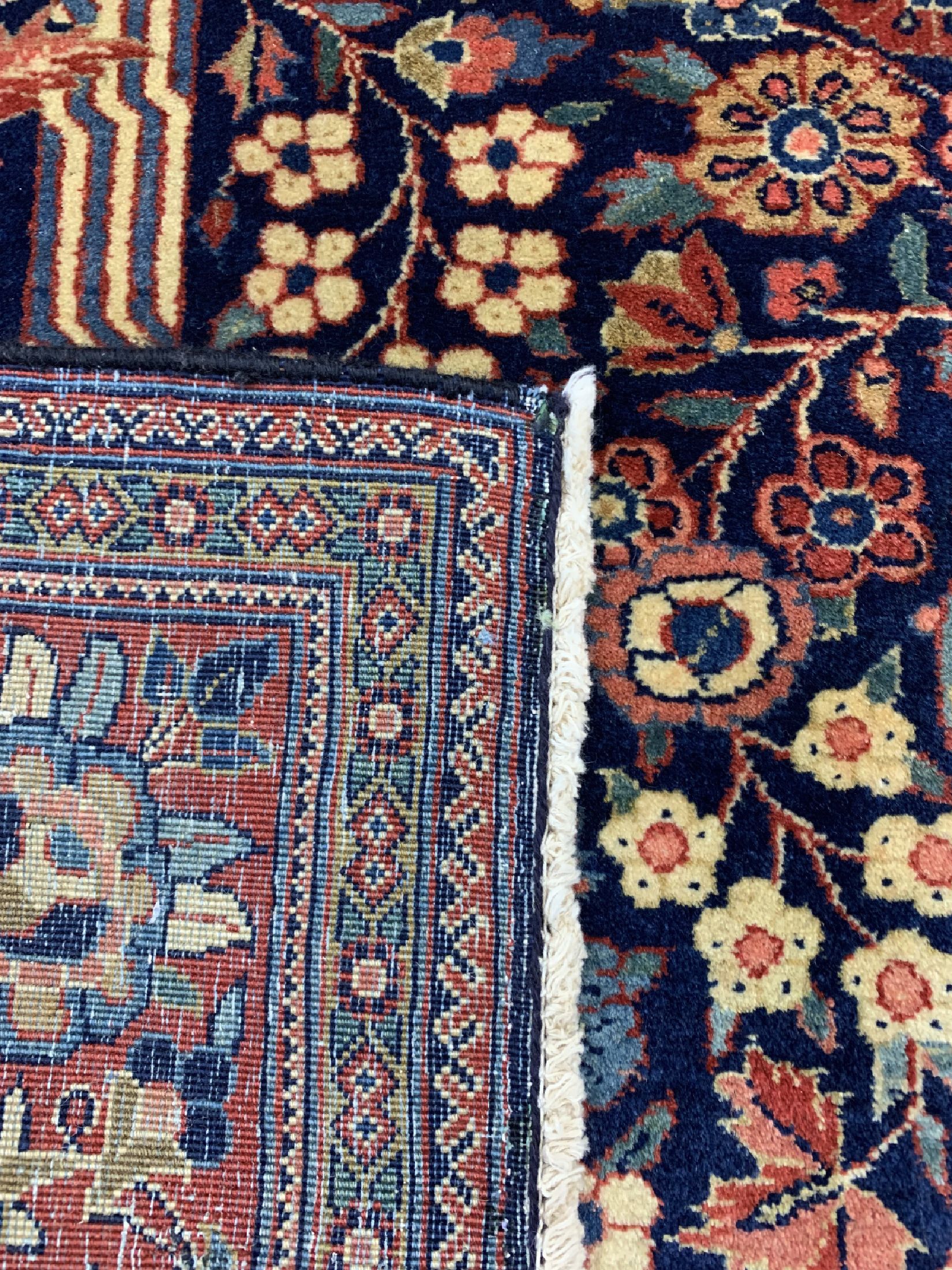 Detail d: Keschan Kork fein Persien, "Königs-Krone", um 1920/1930, Korkwolle auf Baumwolle, ca. 204x 133 cm, EHZ: 1-2