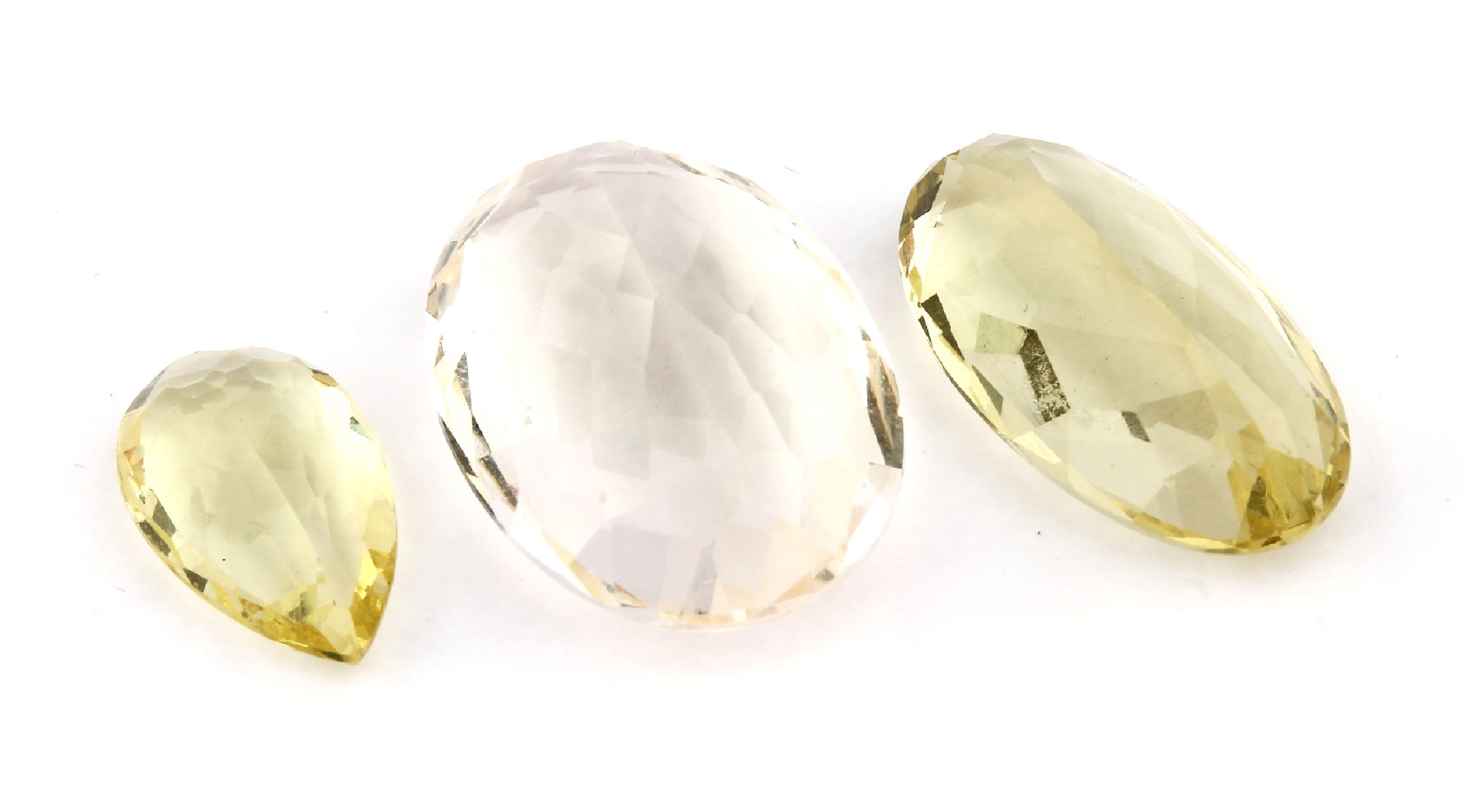 Detail a: Lot 3 lose Goldberylle, ca. 38.94 ct, 2 x ovalfacett., 1 x facett. Tropfen, versch. Farbnuancen