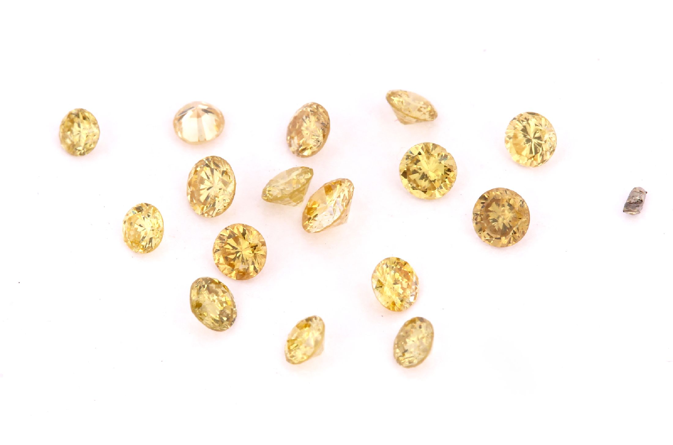 Lot 16 lose Brillanten, ca. 0.80 ct fancy yellow (wohl beh.)/vs
