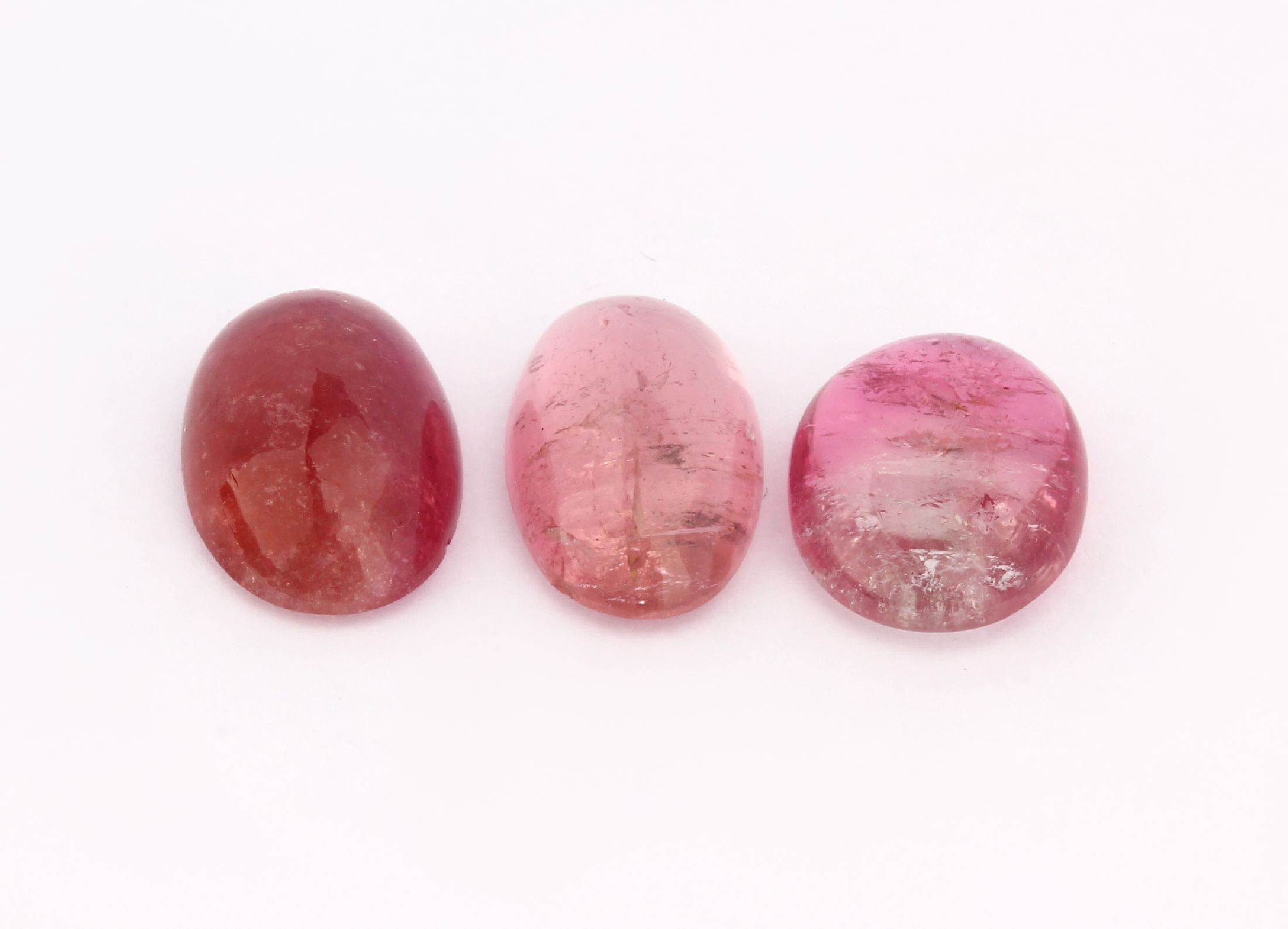 Lot 3 lose Turmaline, ca. 24.99 ct, ovale Cabochons