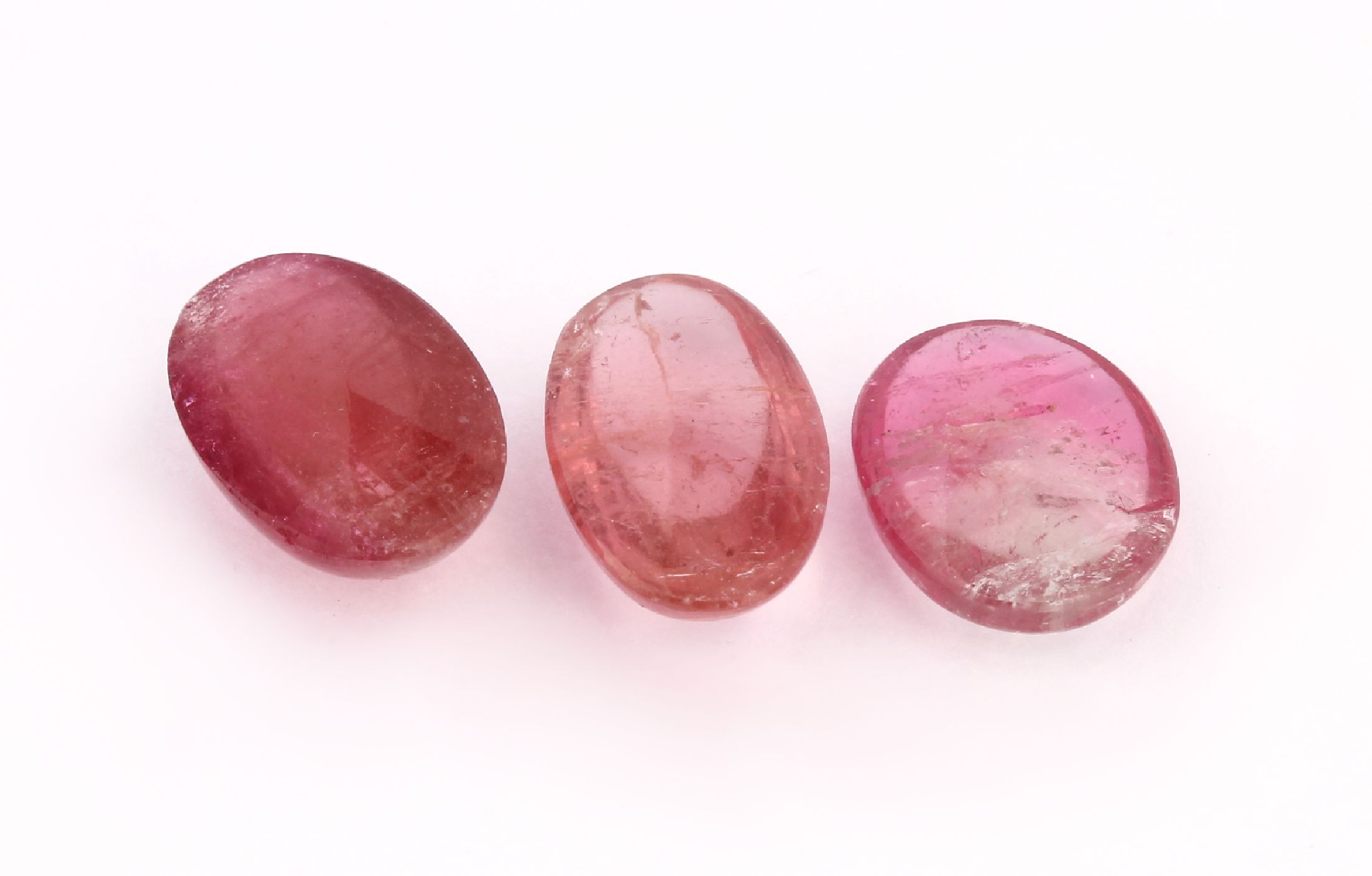 Detail a: Lot 3 lose Turmaline, ca. 24.99 ct, ovale Cabochons