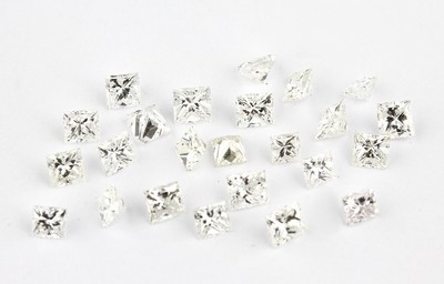 Image 26745532 - Lot 24 loose diamonds in Princesscut