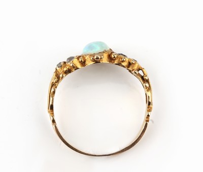 26745540b - 14 kt Gold Opal-Diamant-Ring, um 1870