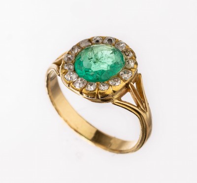 Image 26745546 - 18 kt Gold Smaragd-Diamant-Ring, um 1900