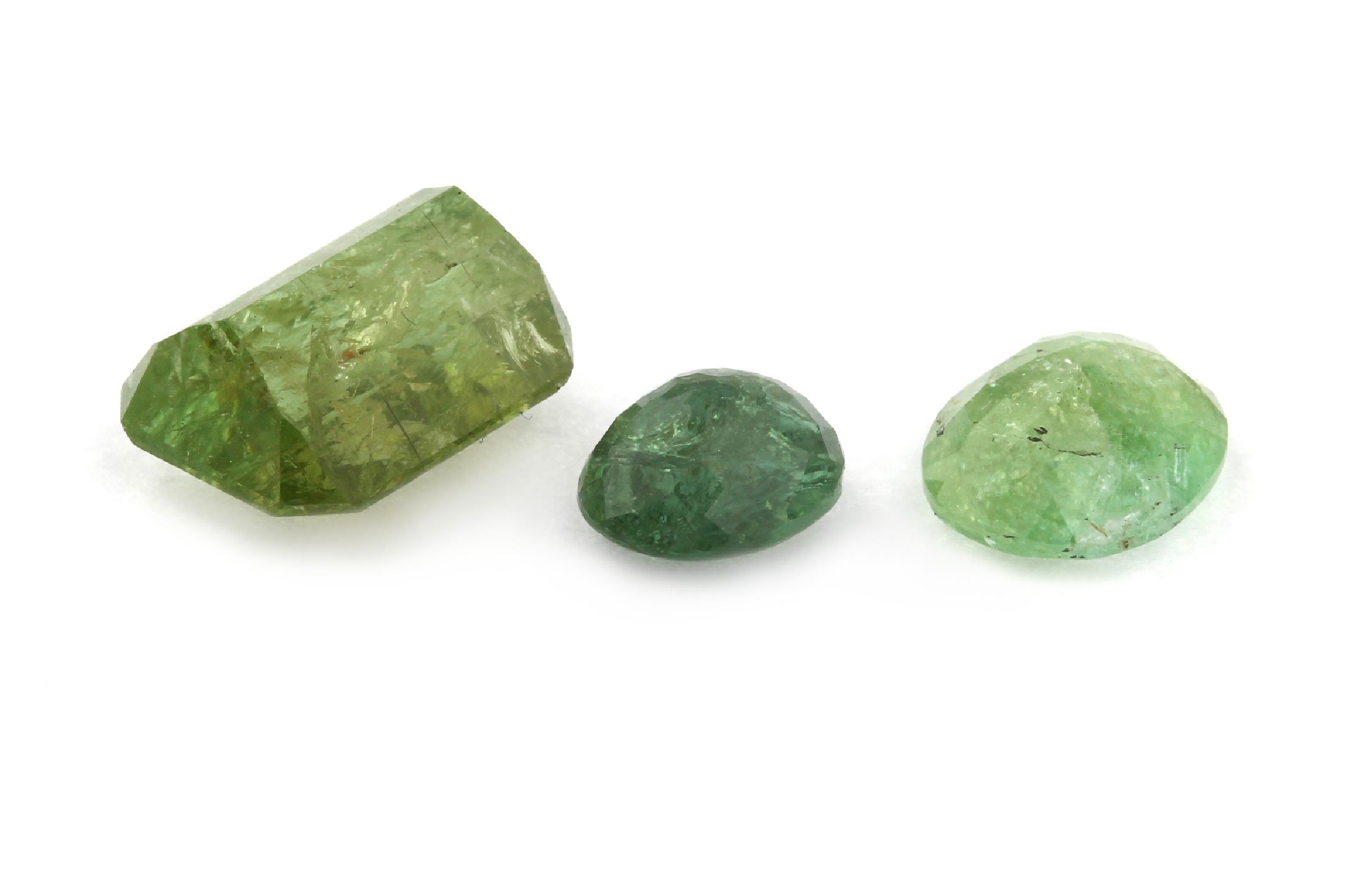 Detail a: Konvolut 3 Lose Paraiba Turmaline zus. ca. 14.27 ct, 1 x 2.43 ct, ovalfacett., ca. 9.13 x 7.25 x 5.01 mm, Green; 1 x 3.30 ct, ovalfacett., ca. 11.45 ...