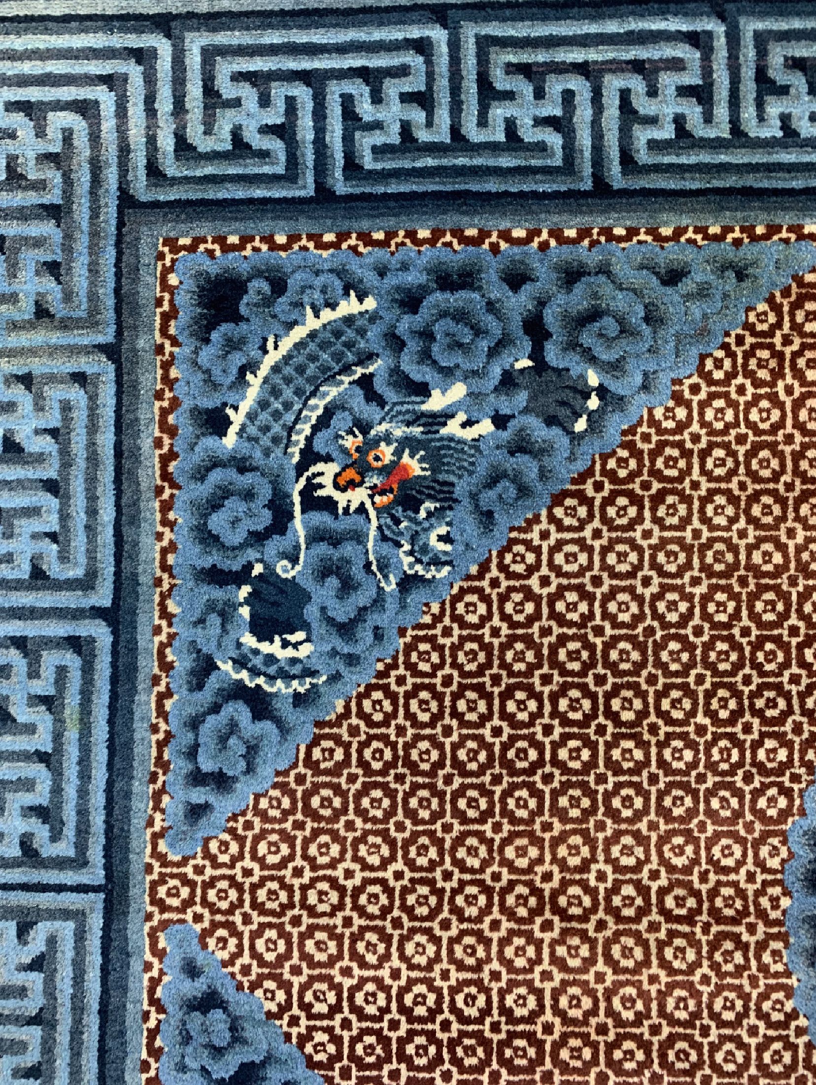 Detail c: Antiker"Drachen-Teppich", China, um 1900, Wolle auf Baumwolle, ca. 180 x 250 cm, EHZ: 1-2