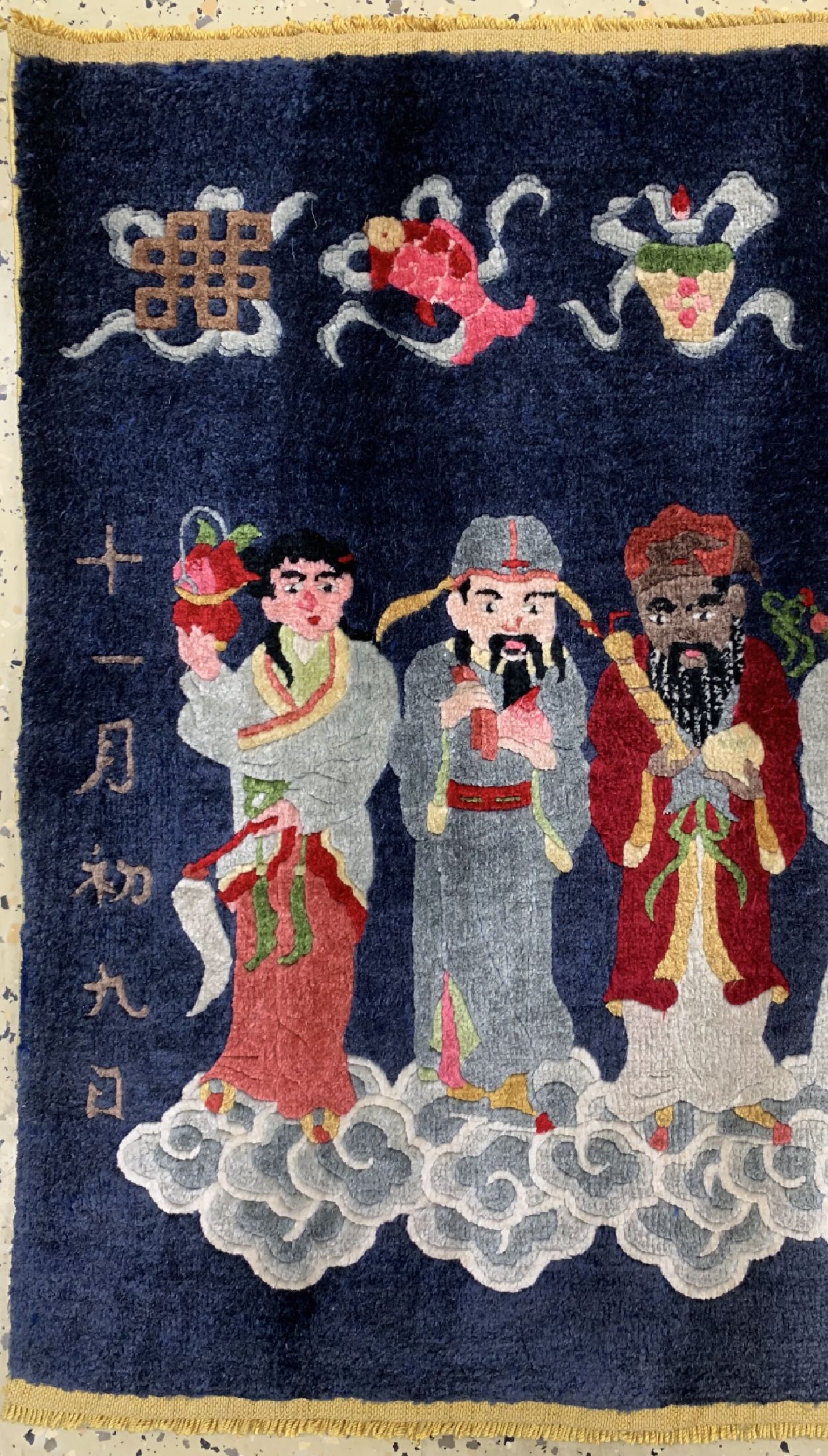 Detail b: Seiden Peking"11 Heilige", China, signiert, um 1950, reine Naturseide, ca. 64 x 125 cm, EHZ: 1-2